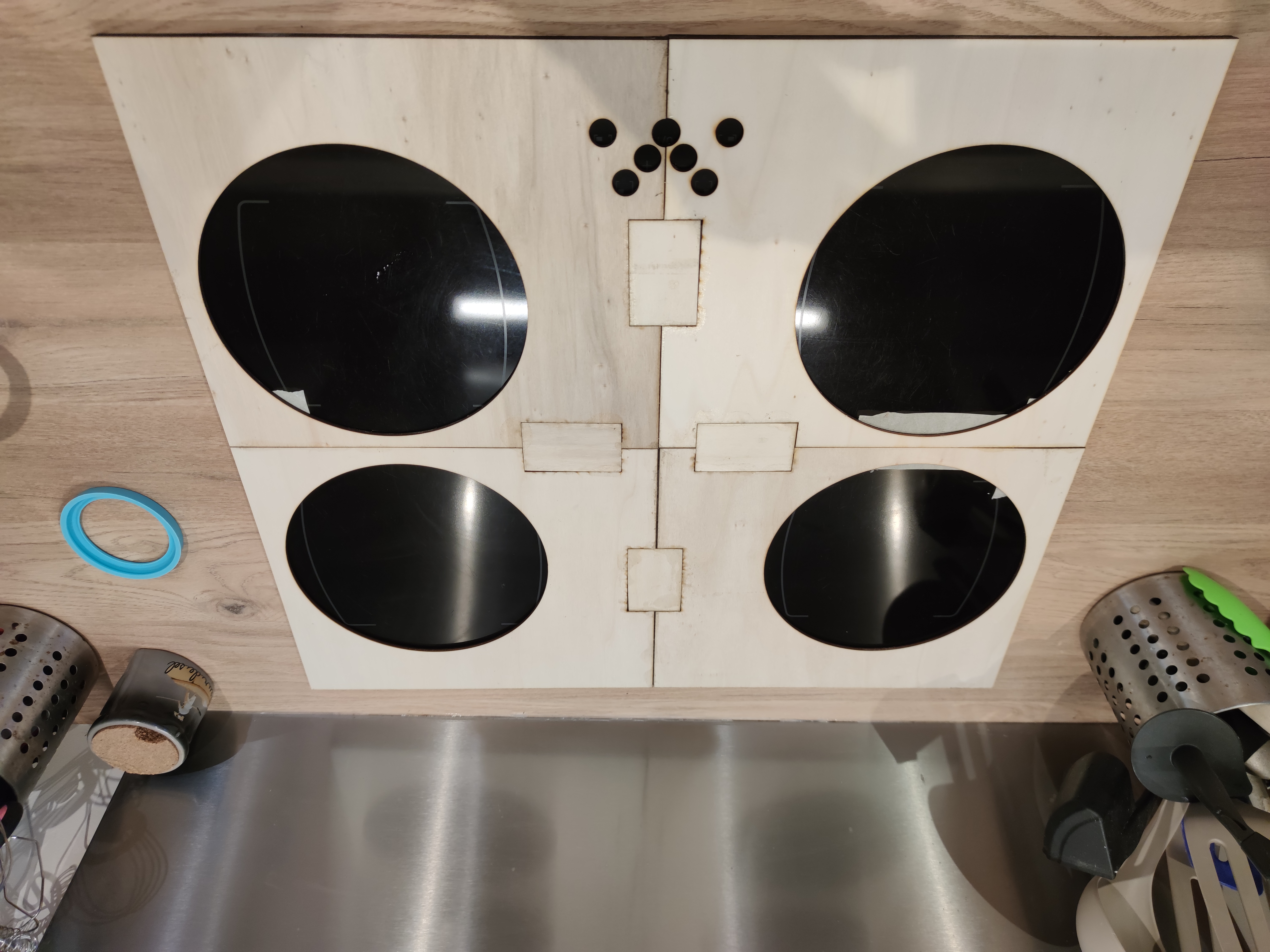 Induction hotplate support for blindness people