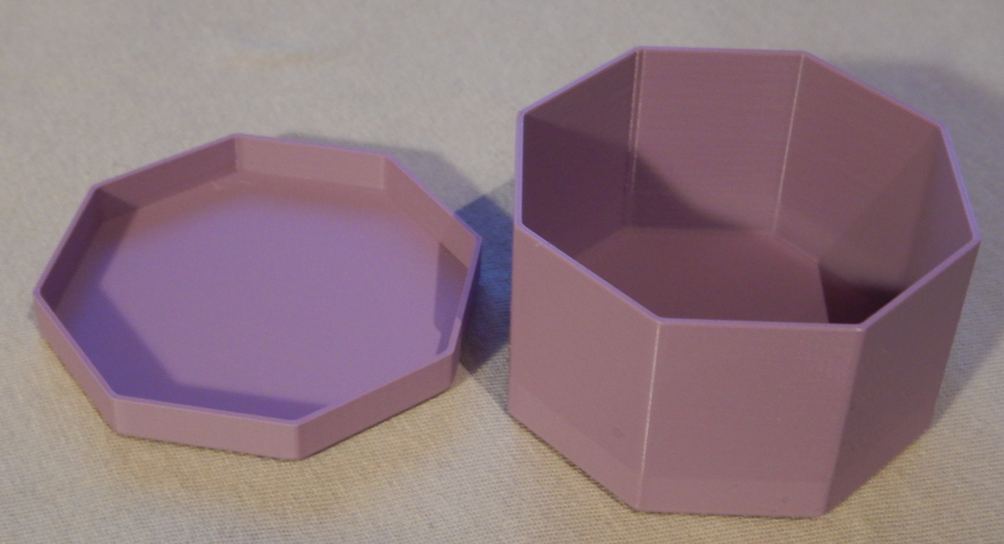 Achteckige Dose mit Deckel in zwei Größen; Octagonal tin with lid in two sizes — thumbnail 2