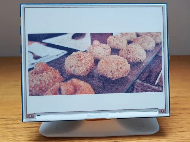 Stand for 5.65" 7-color Waveshare E-paper With VESA 75 Mount Holes