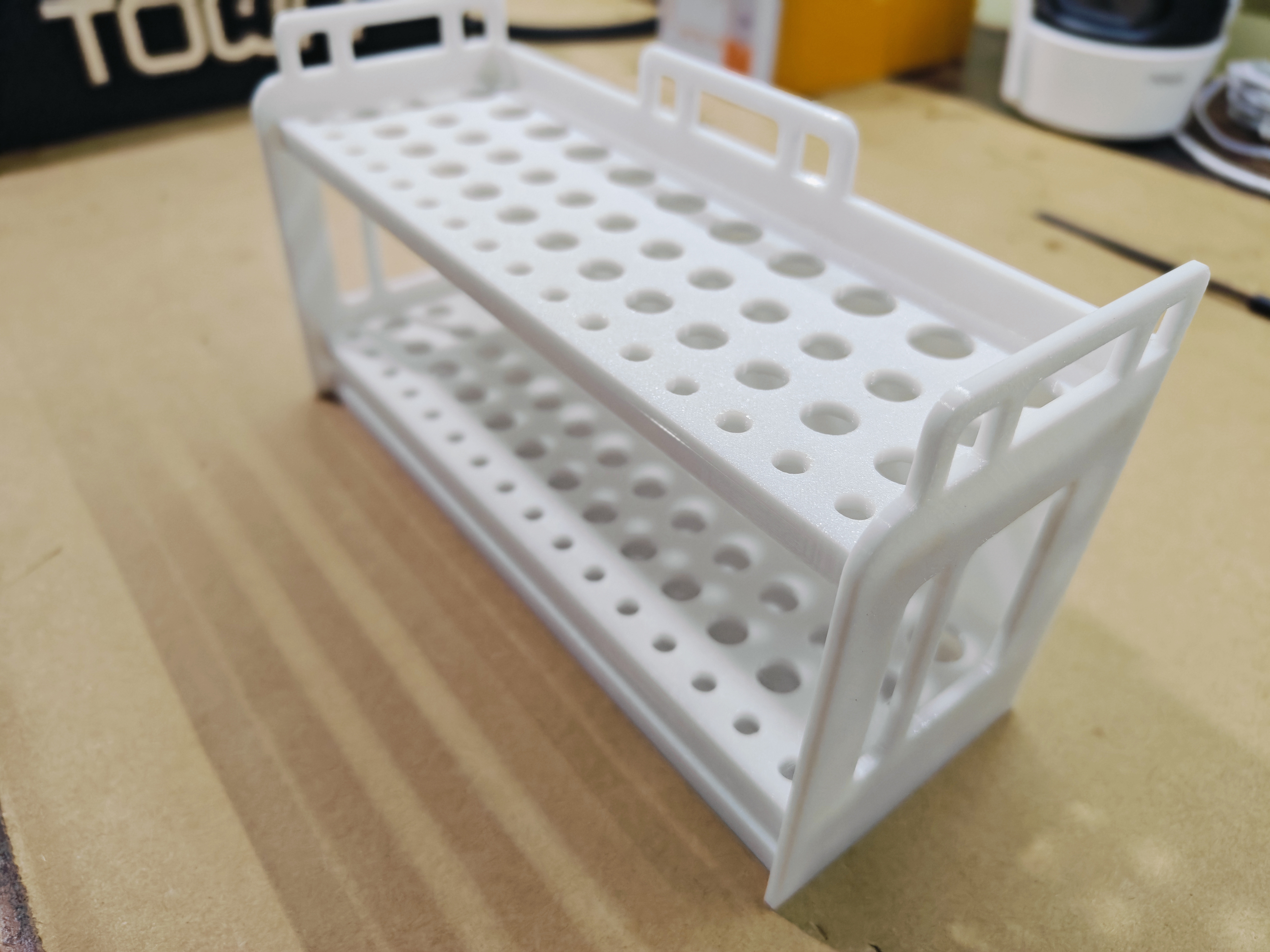 Artist's brush stand