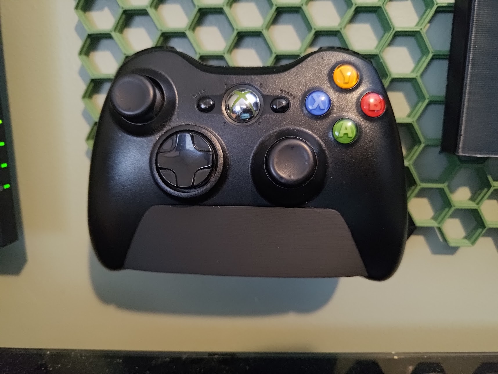 Xbox 360 Controller Stand Adapter For Honeycomb Wall