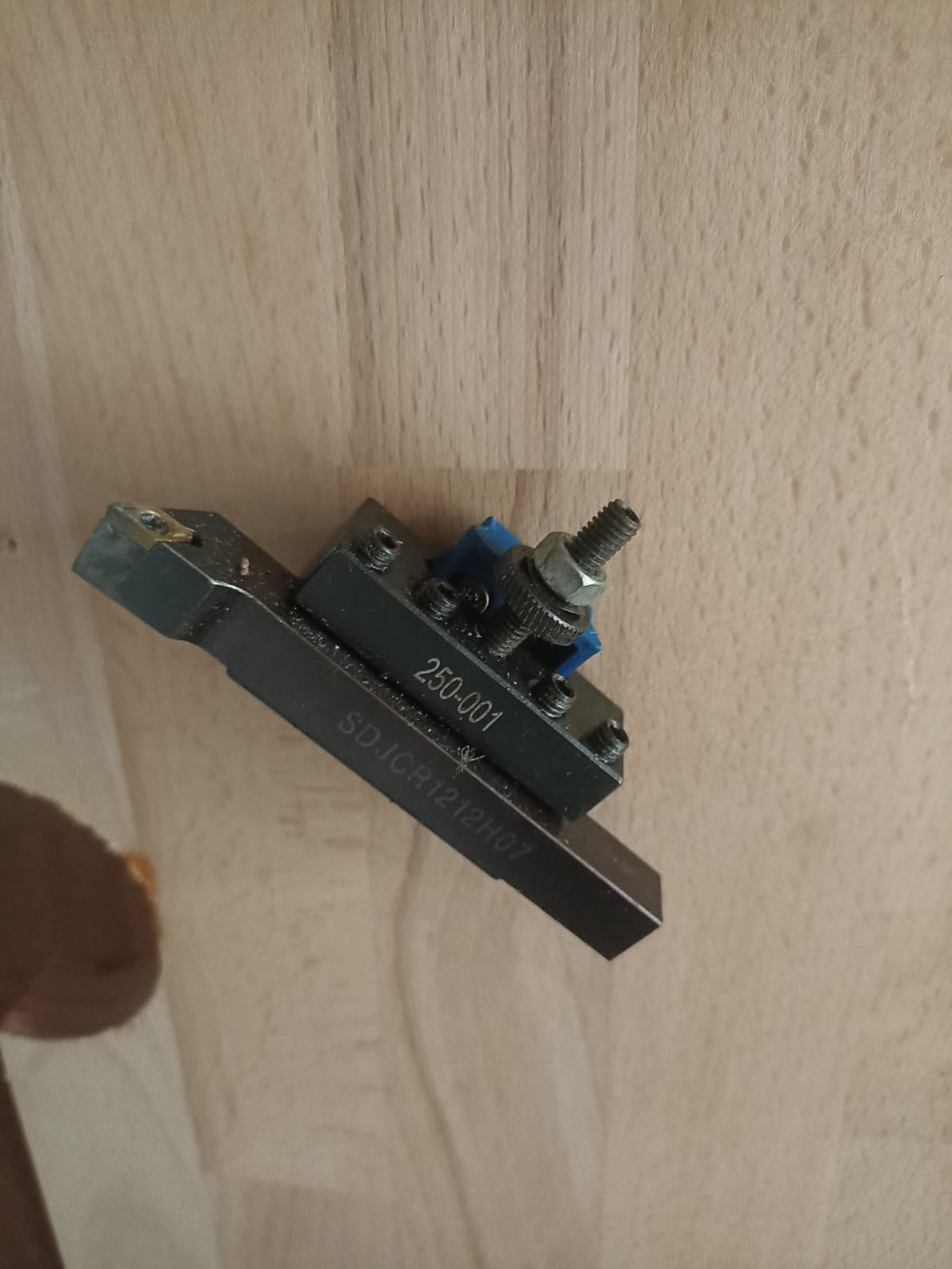 Lathe quick change tool holder