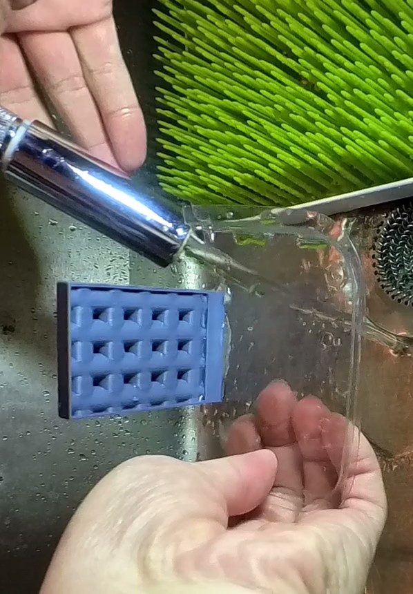 Splash proof/water-resistant vent
