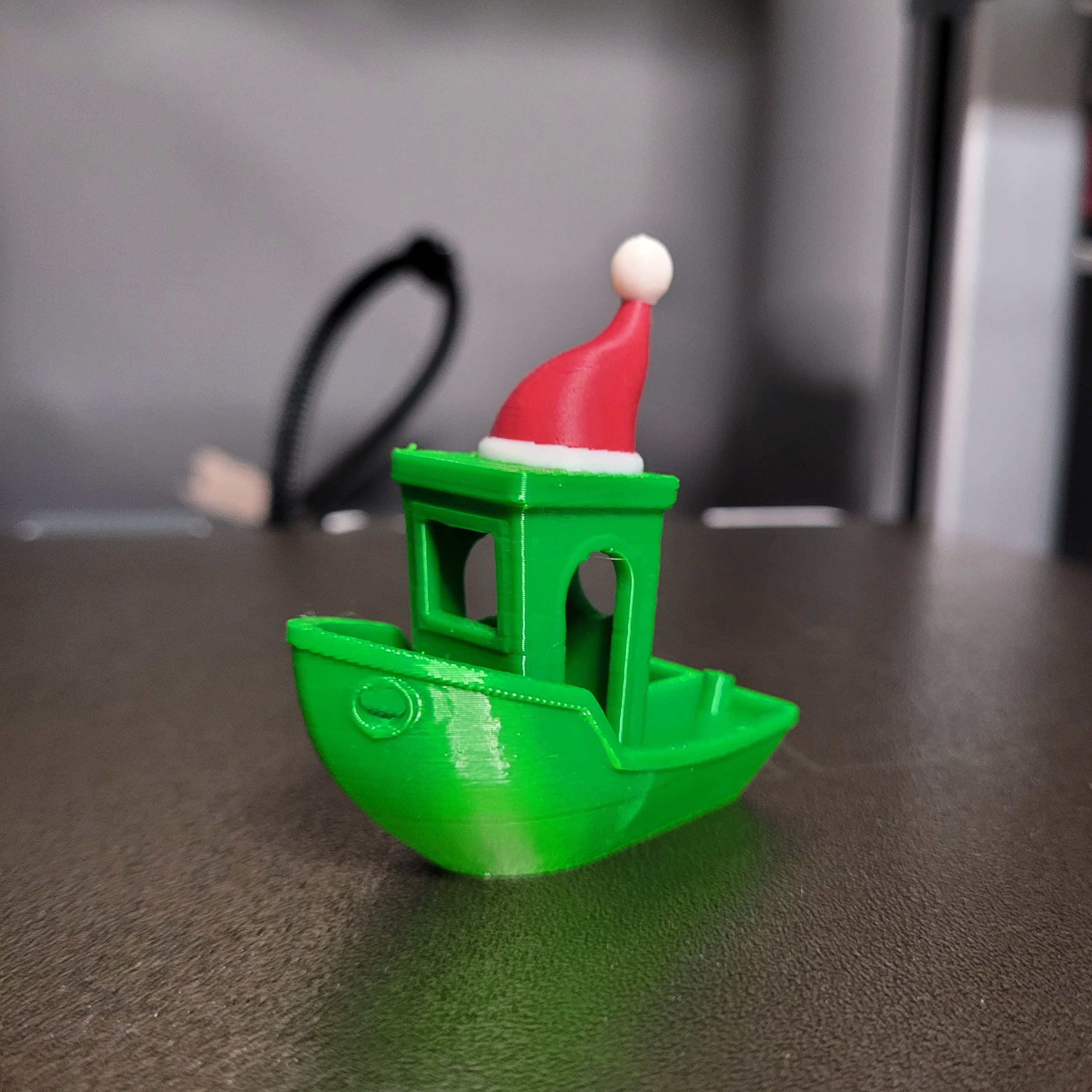 Christmas Benchy with Santa hat! — miniatura 2