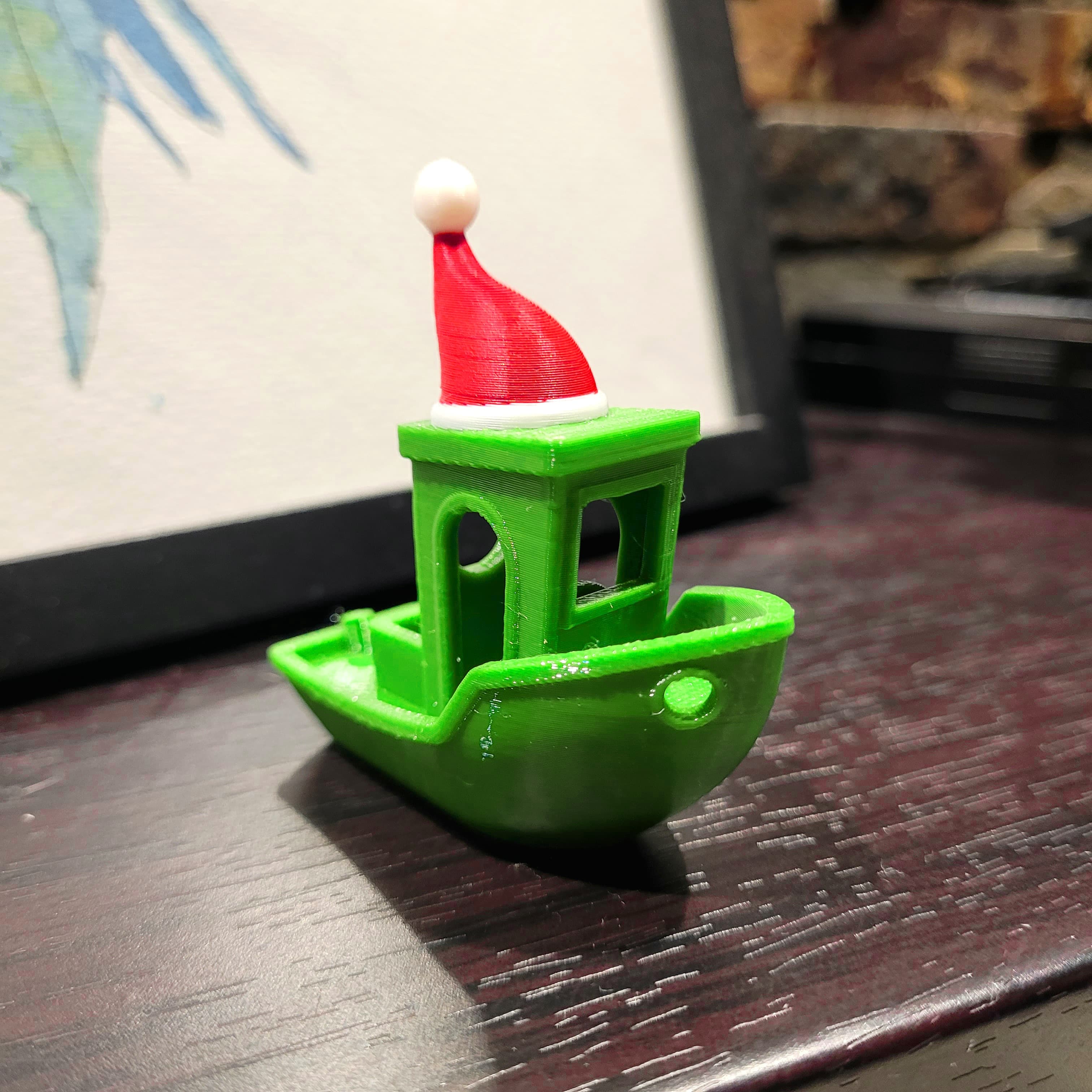 Christmas Benchy with Santa hat! — miniatura 4