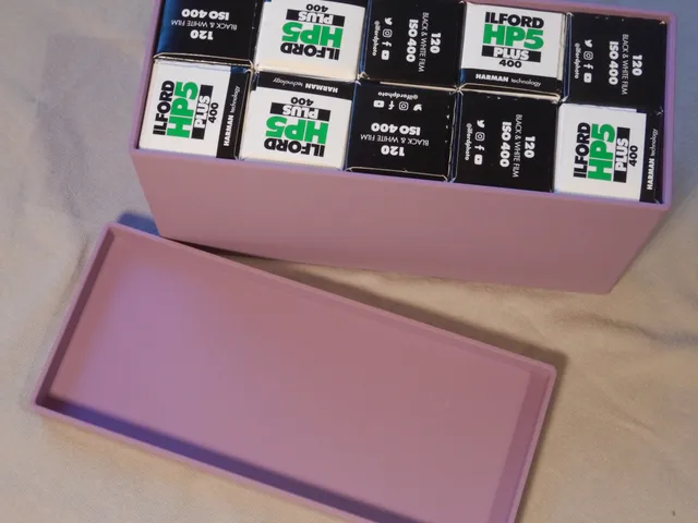 Schachtel für einzeln verpackte Mittelformat Filme; Box for single packed medium format films