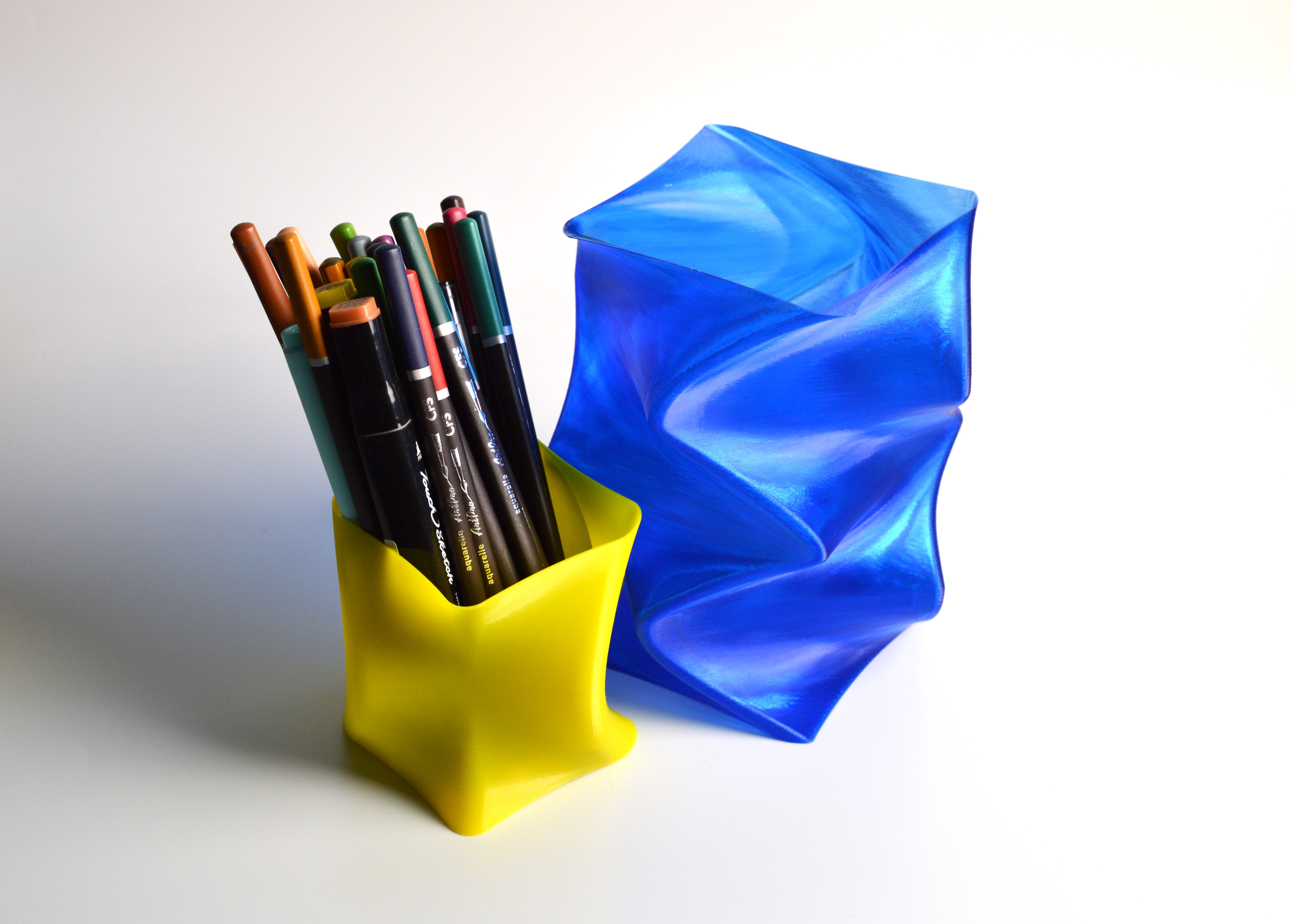 Distortion vase yellow and blue