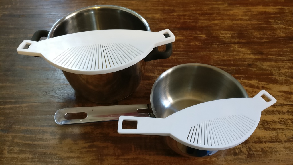 Miniatura 2 do modelo 3D Handy Pasta Strainer