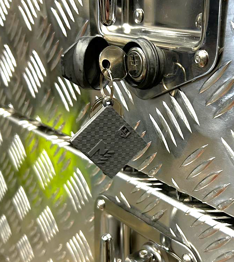 METALER [R] Boxes - keychain