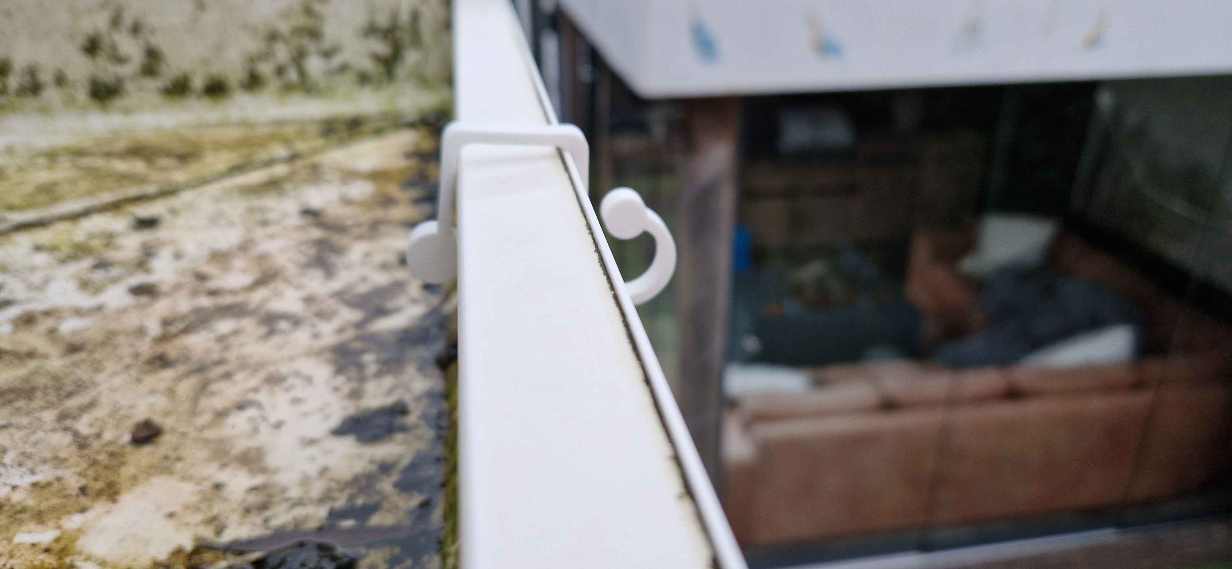 Christmas light gutter clips