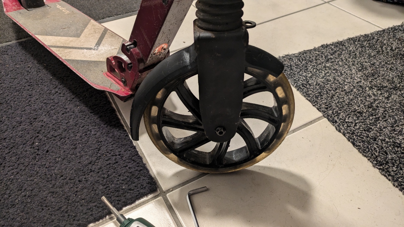 Fun Pro FIVE Roller / scooter front: Spritzschutz / mudguard / fender