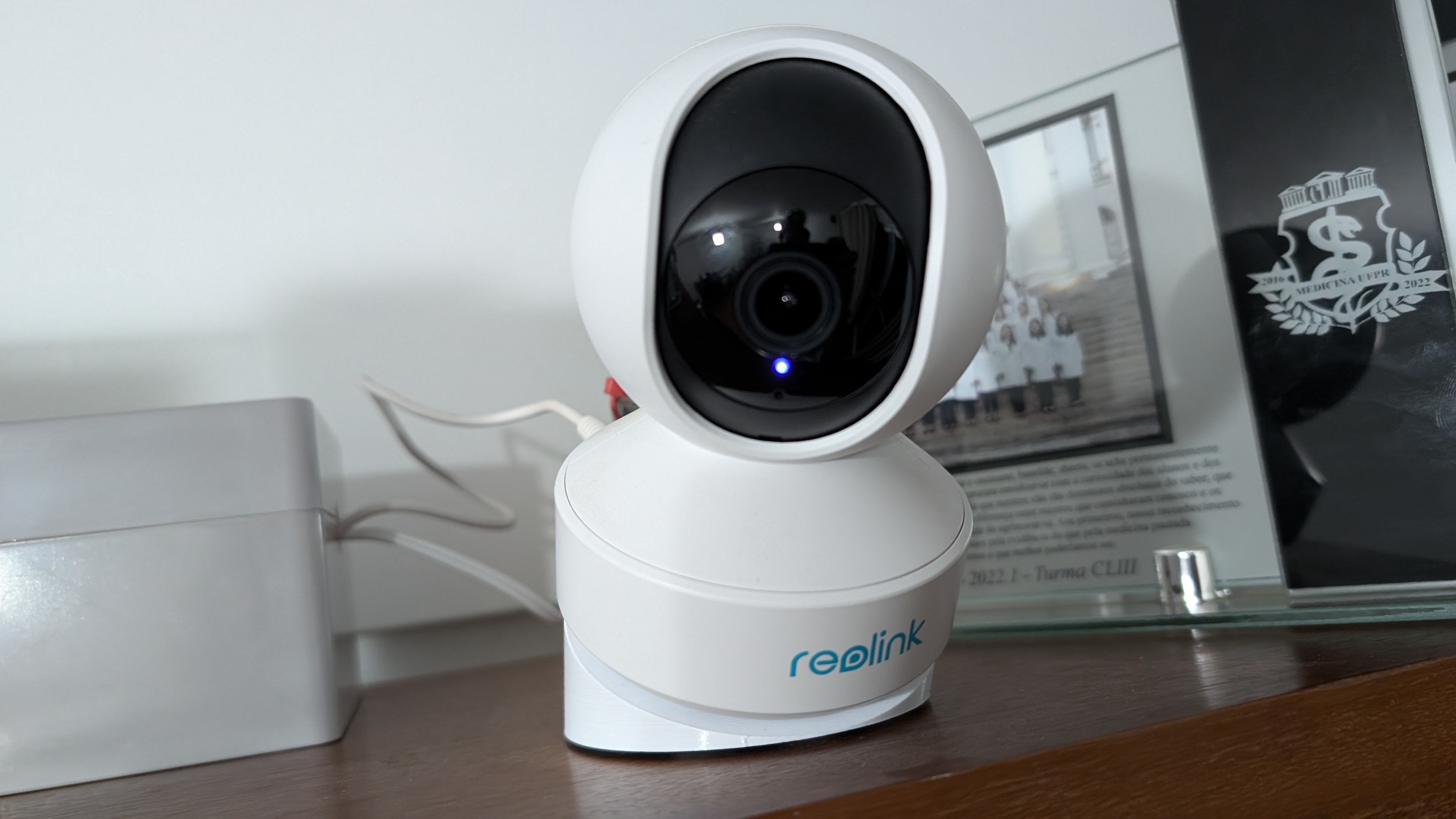 Reolink E1 mount - Magnet Wall and Table mount