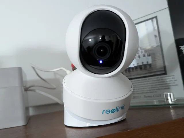 Reolink E1 mount - Magnet Wall and Table mount