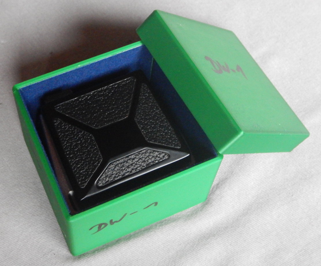 Nikon Schachtel für Waist-level Finder DW-1; Nikon box for waist-level finder DW-1