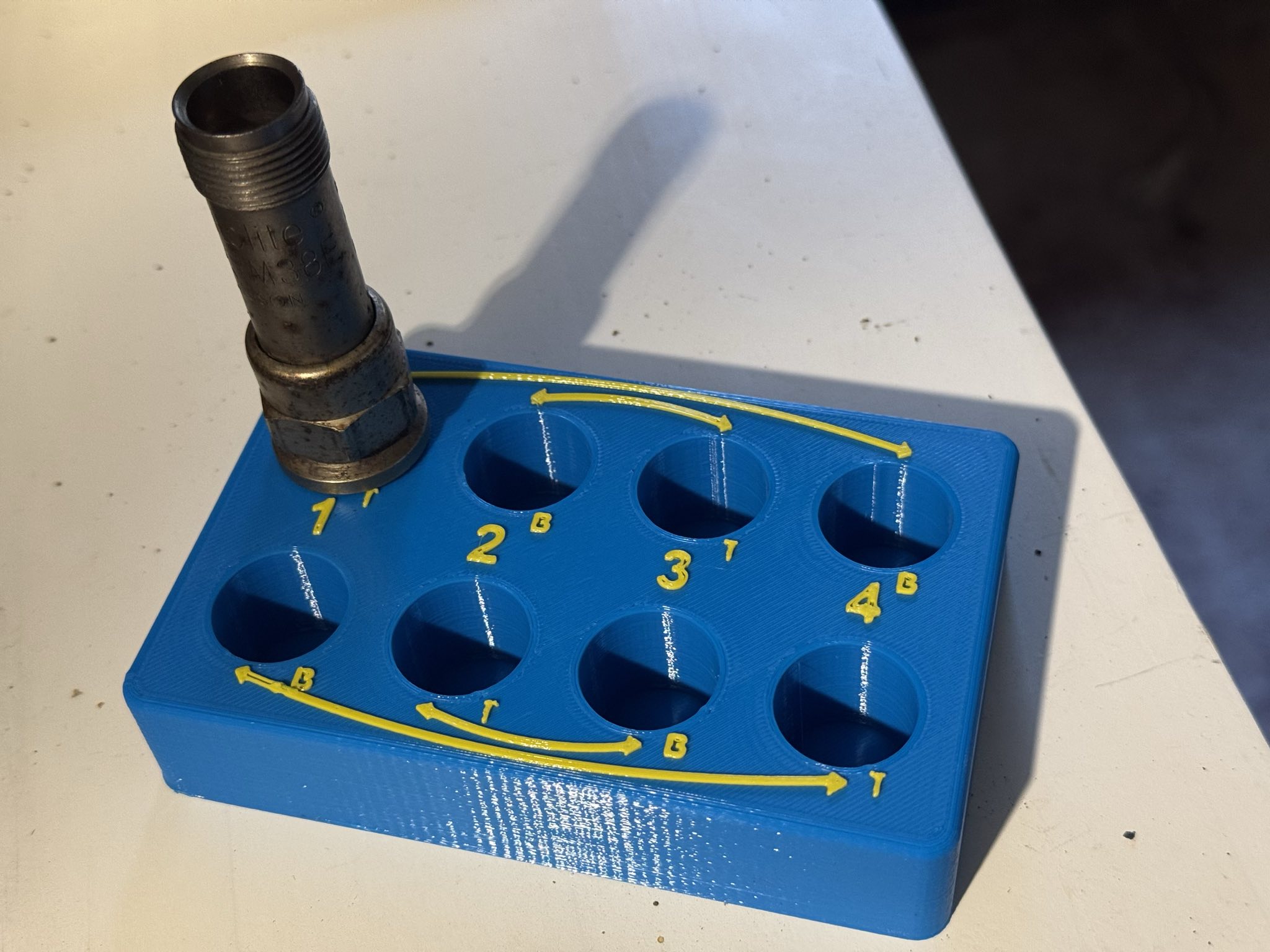 aircraft spark plug holder with plug rotation markings
