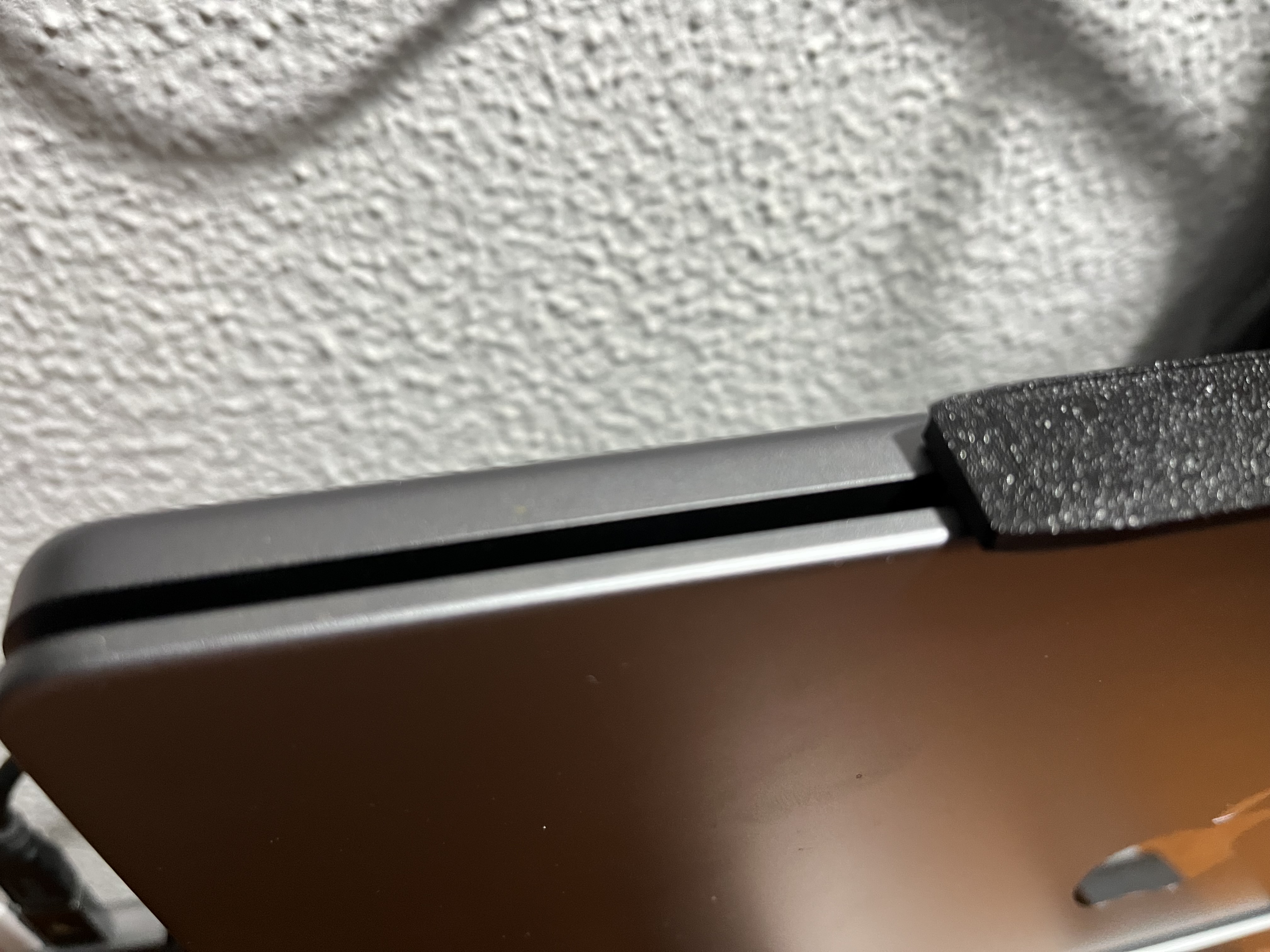 Separador Macbook M1 pro Vertical para Sonido de altavoces — miniatura 3