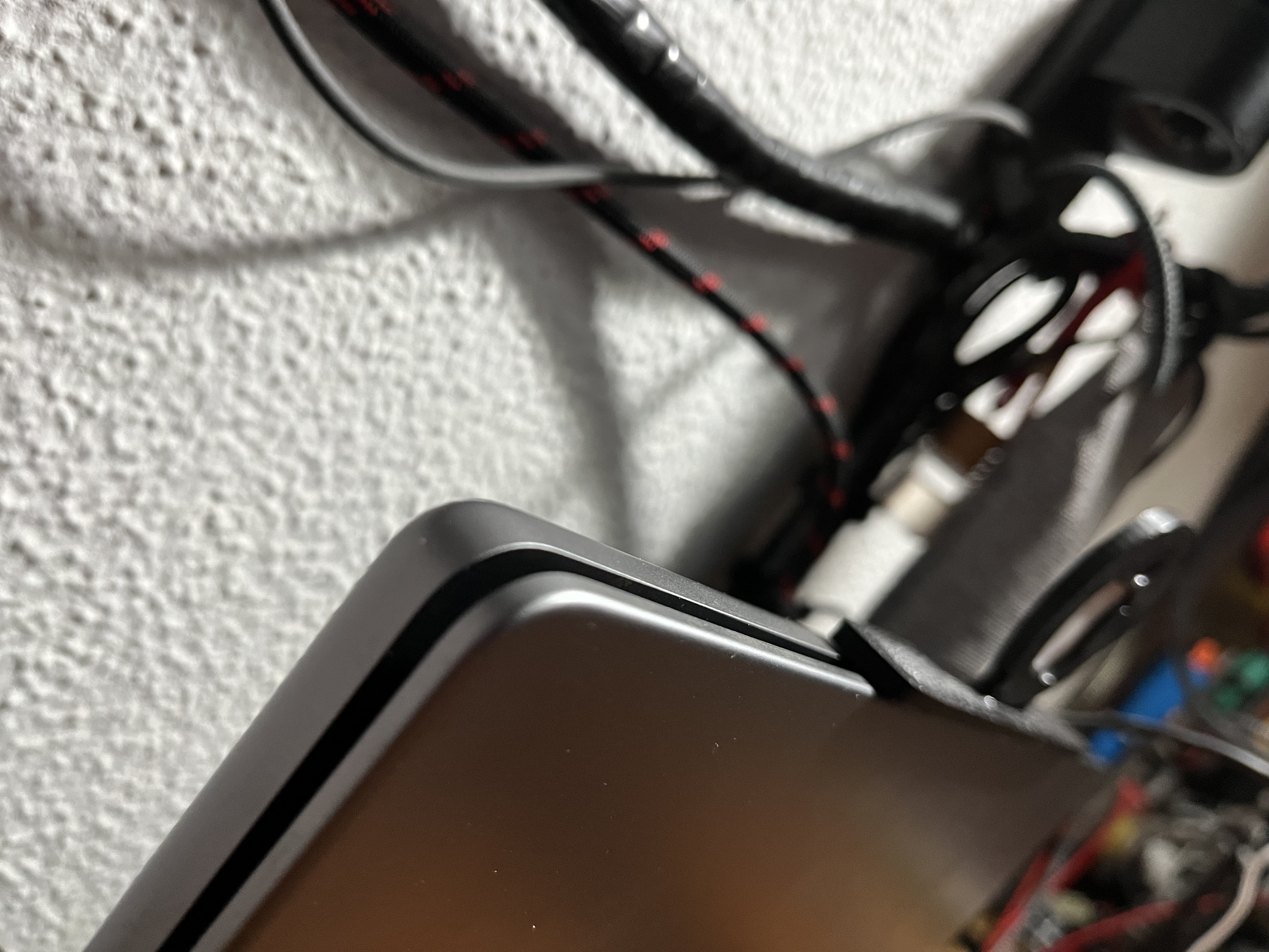 Separador Macbook M1 pro Vertical para Sonido de altavoces — miniatura 4