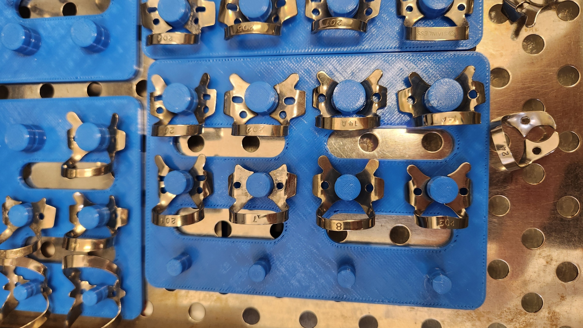 Koffer dam clip holder