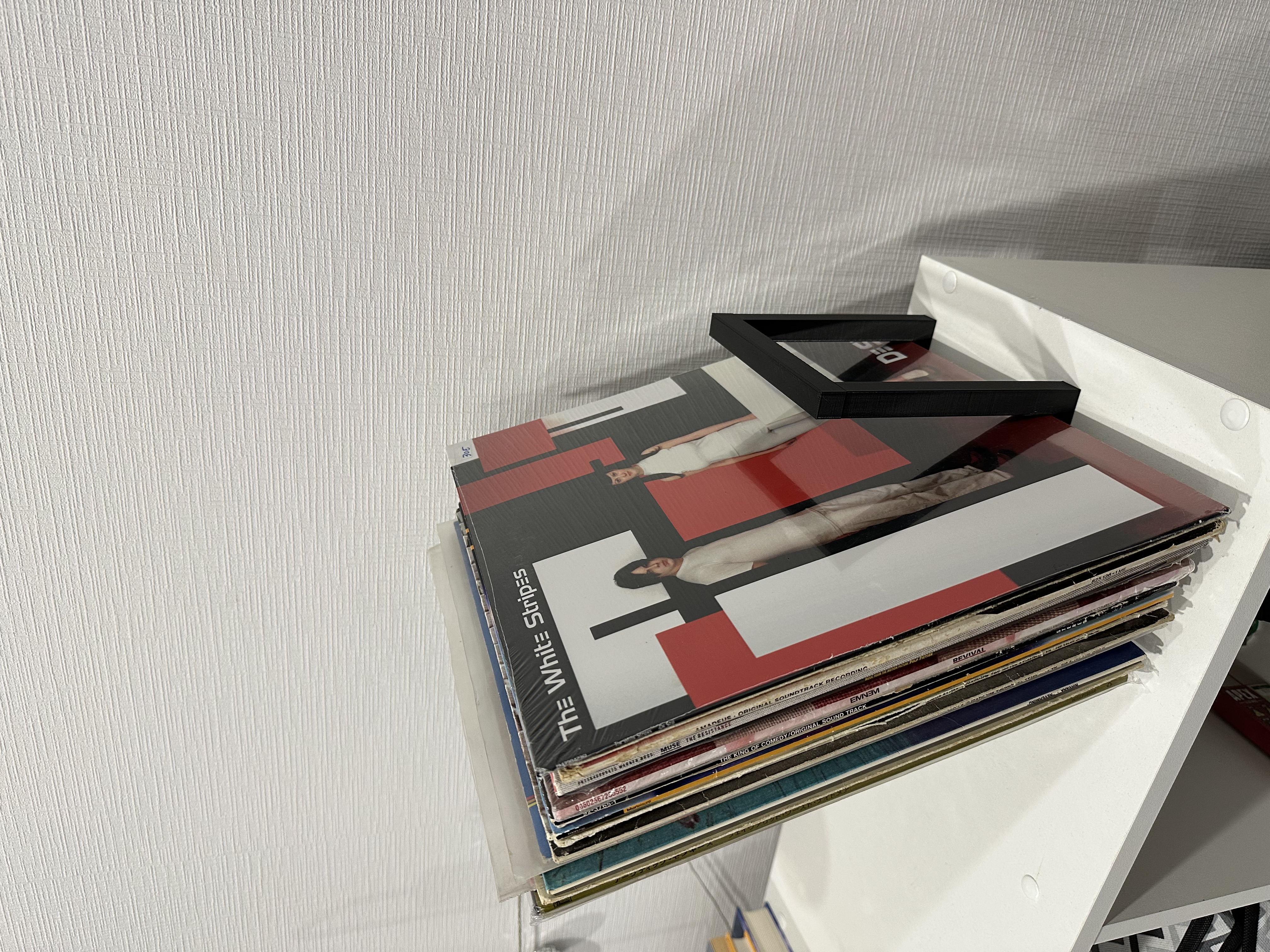 Minimalistic Vinil Records Stand