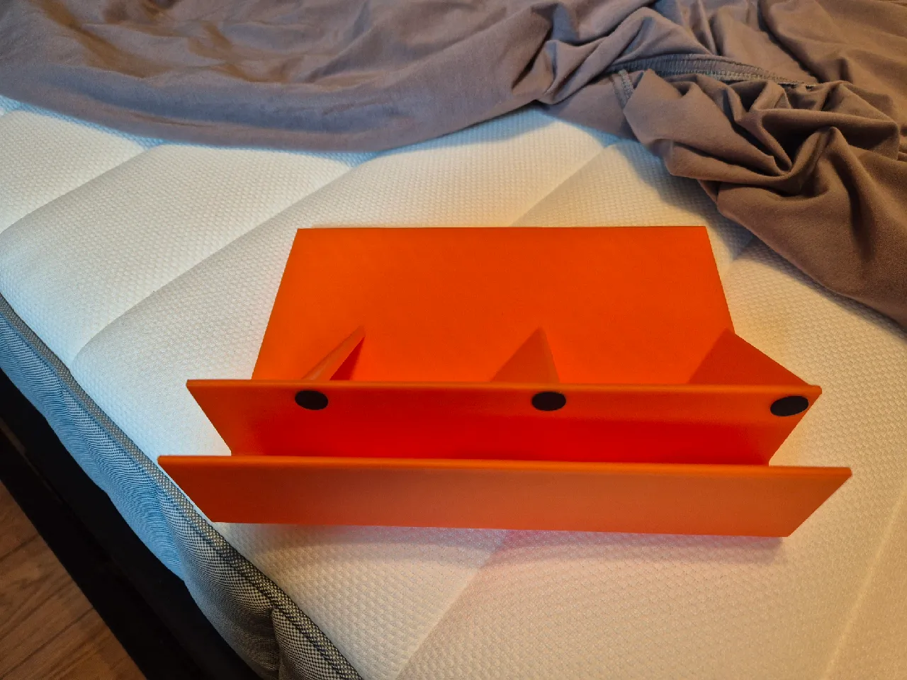 Bedside phone table by istvan | Download free STL model | Printables.com
