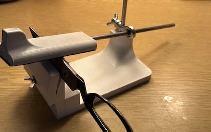 Brousek na nůžky/Scissor sharpener