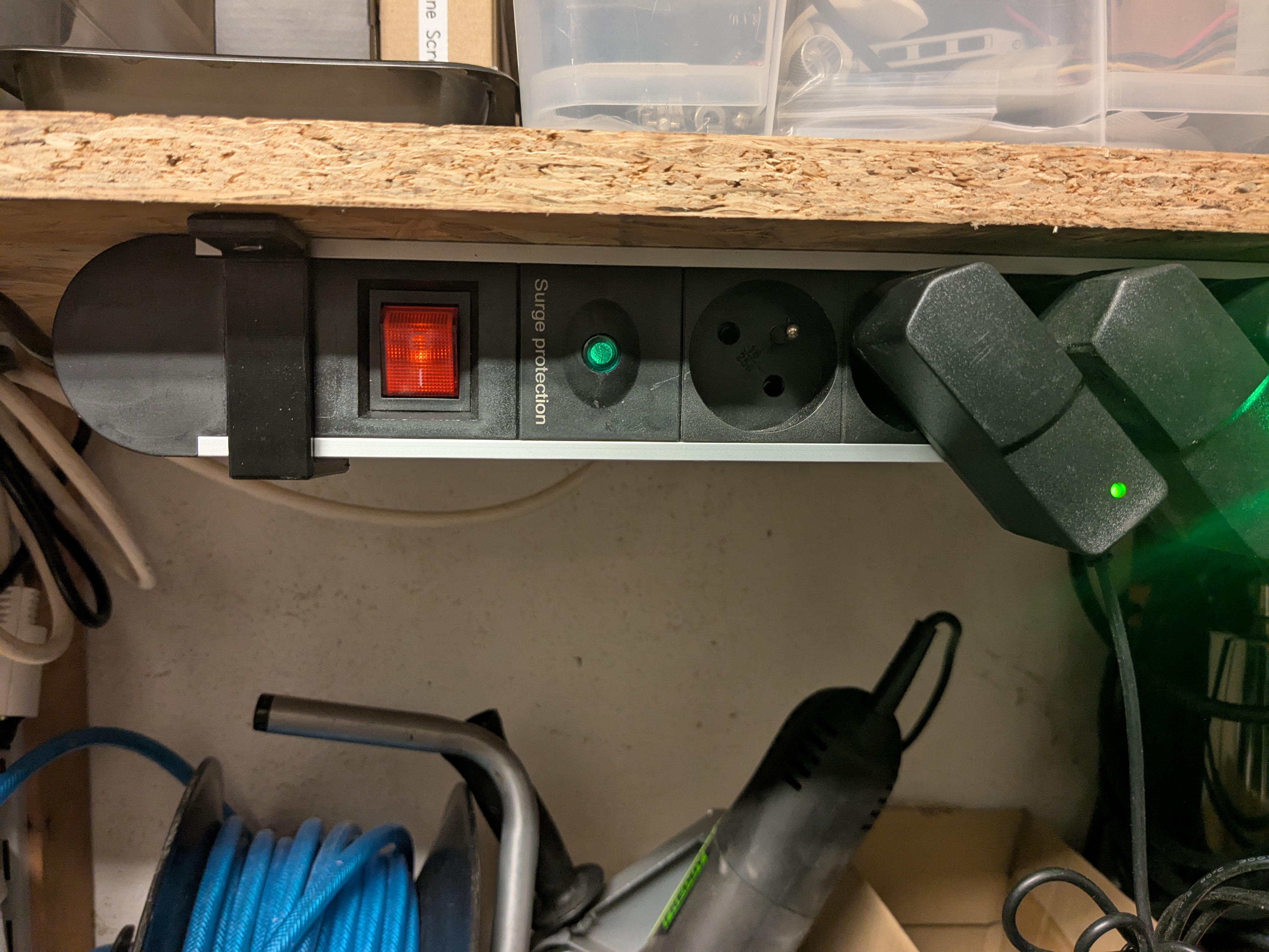 Parametric bracket for 6x power strip from Silvercrest (LIDL) (mounted sideways)