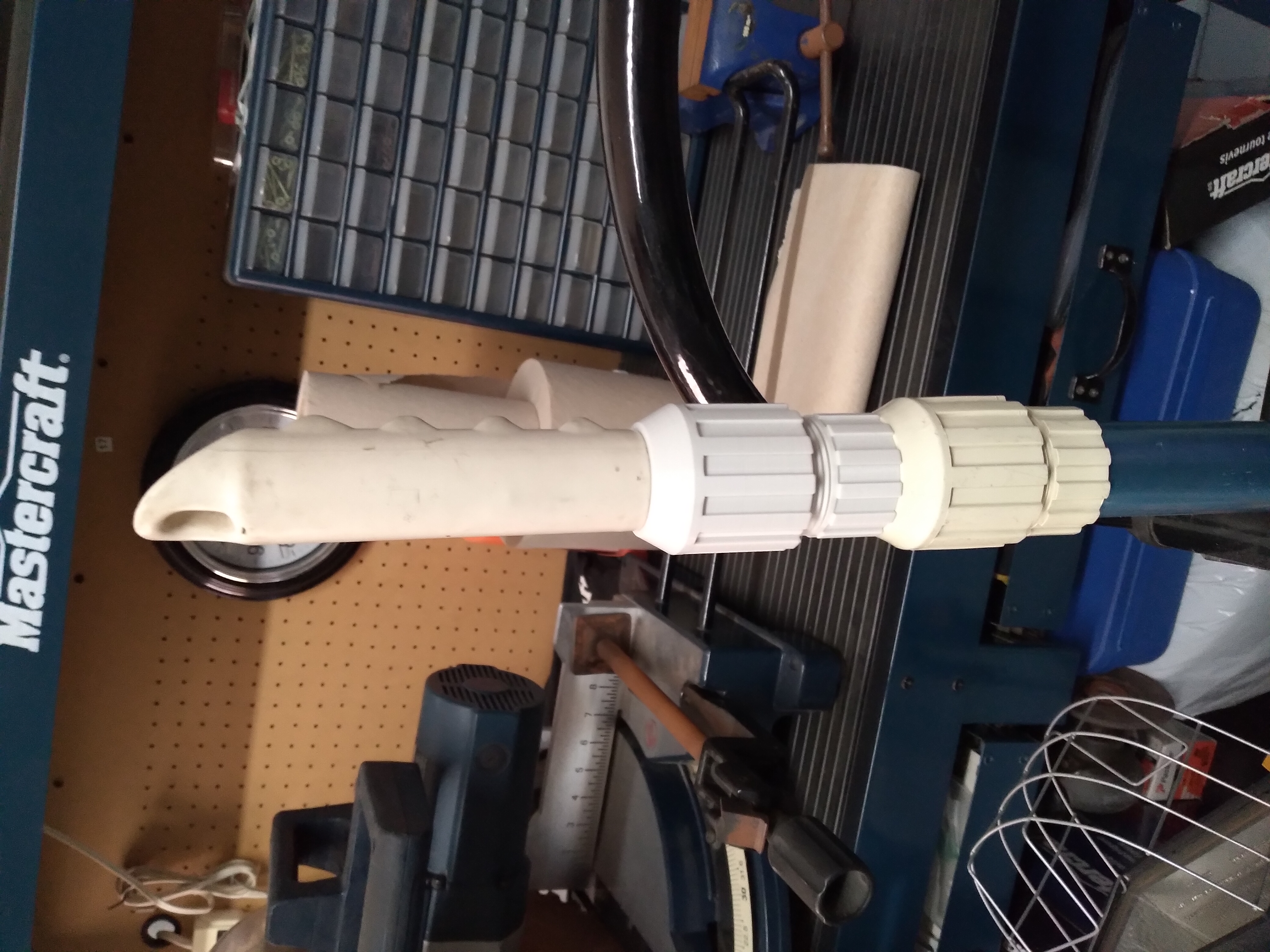 Threaded fittings for extensible pool bar