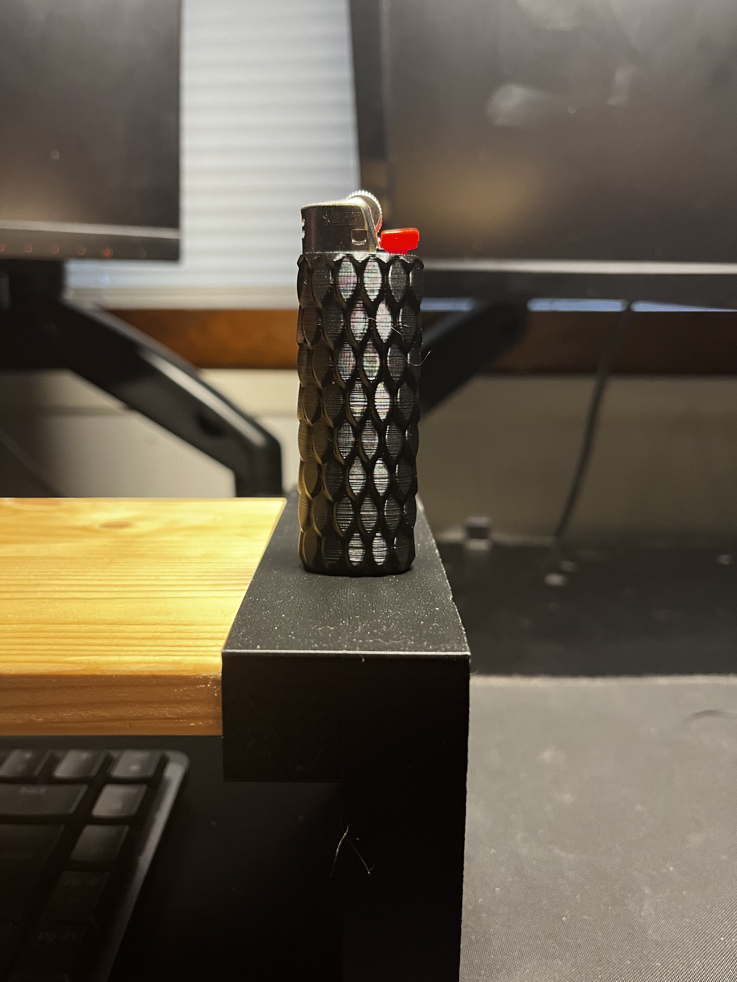 Scales lighter case for BIC lighter