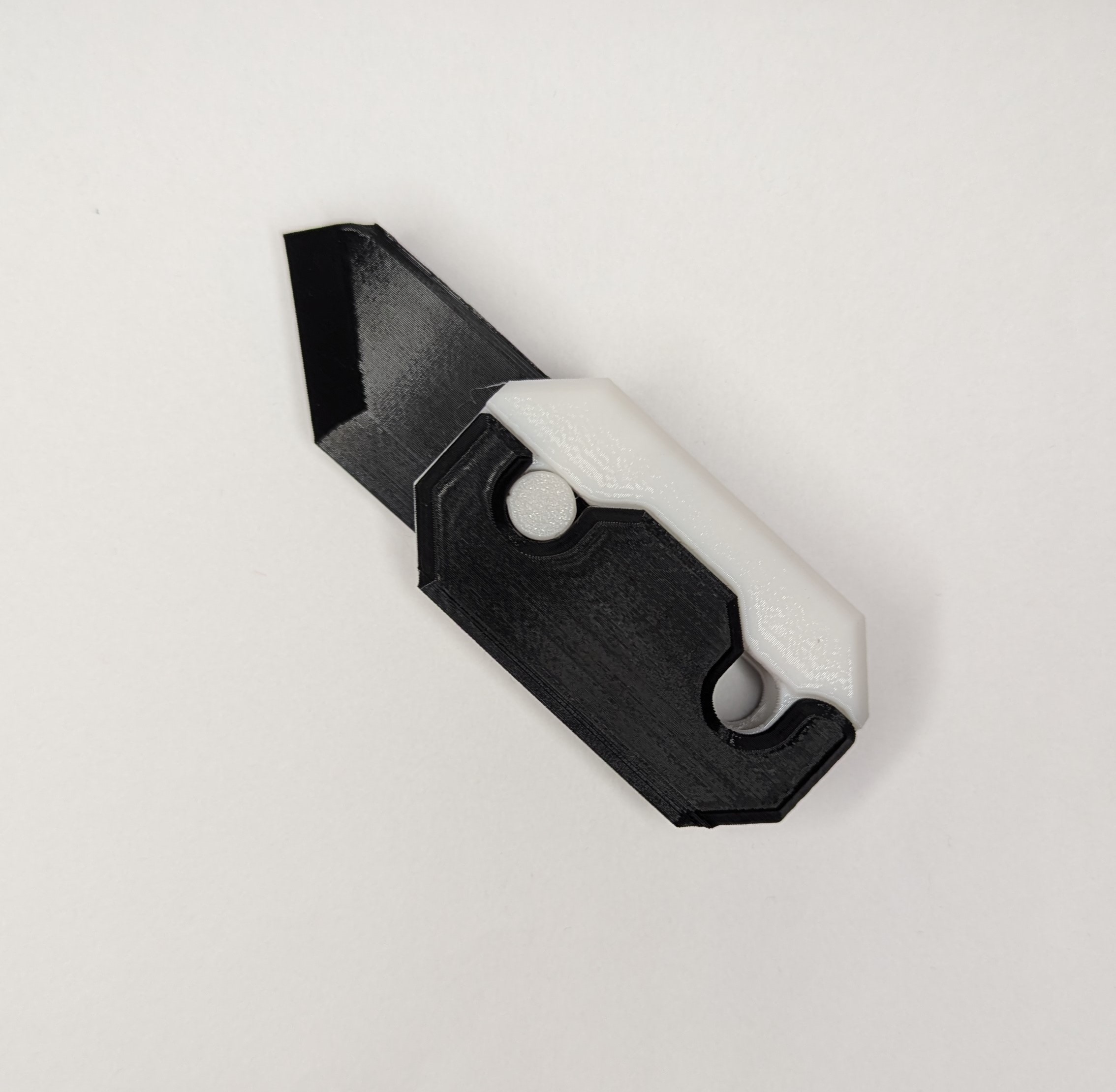 Gravity knife fidget toy, without screws