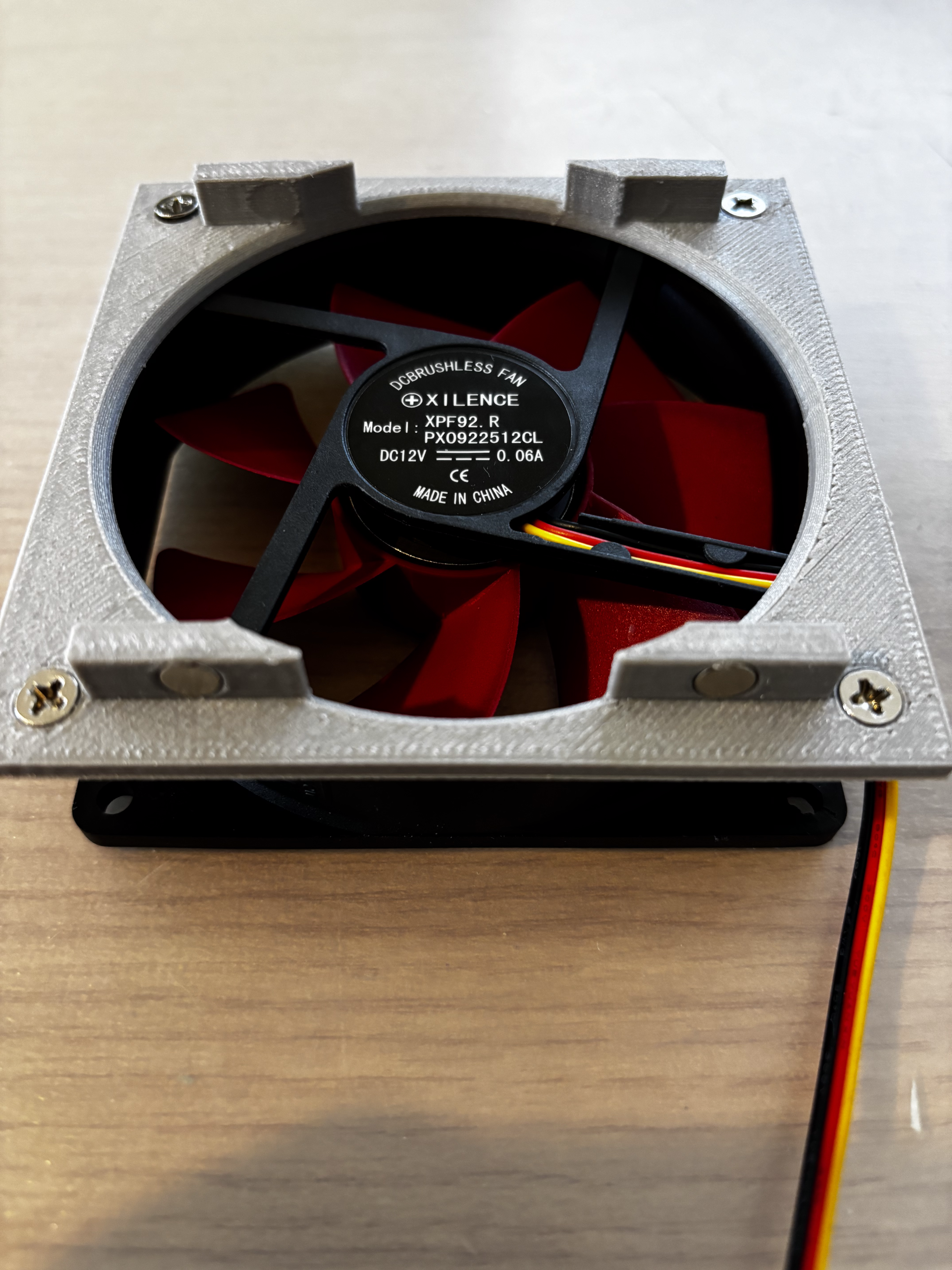92mm radiator fan holder with magnets 6mm x 3mm