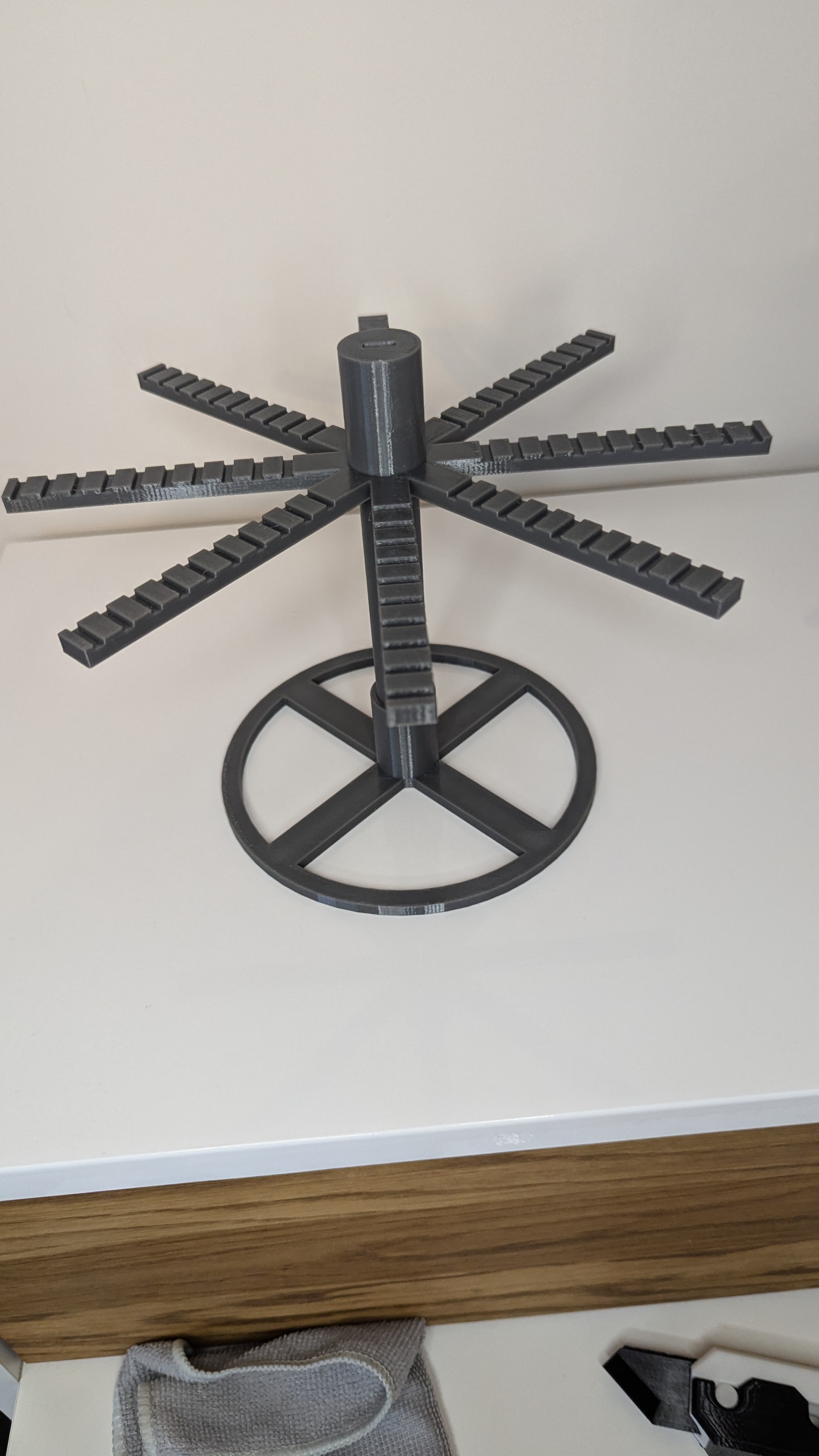 Rotating keychain stand