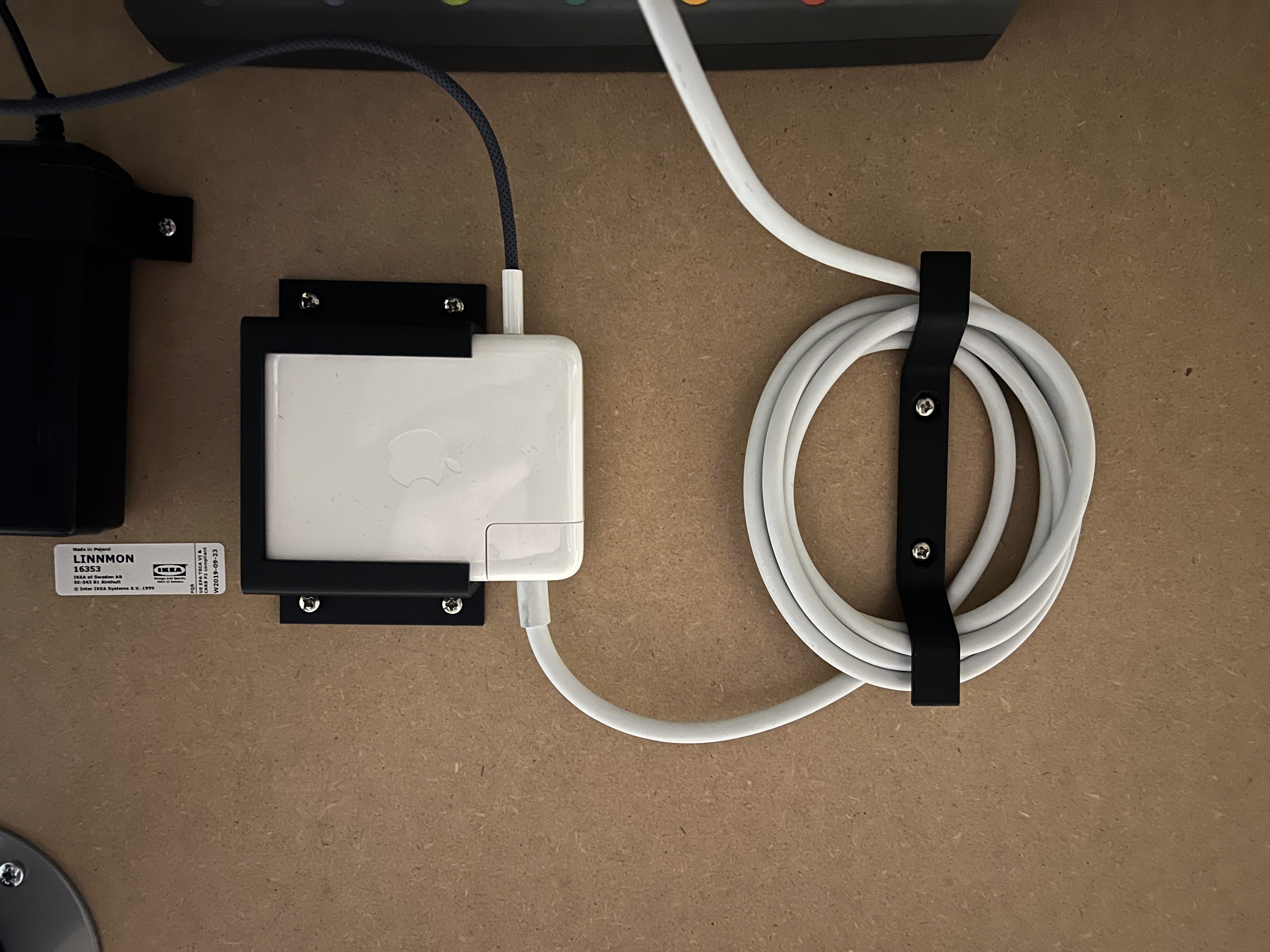 MacBook Pro 140-Watt Power Supply Mount