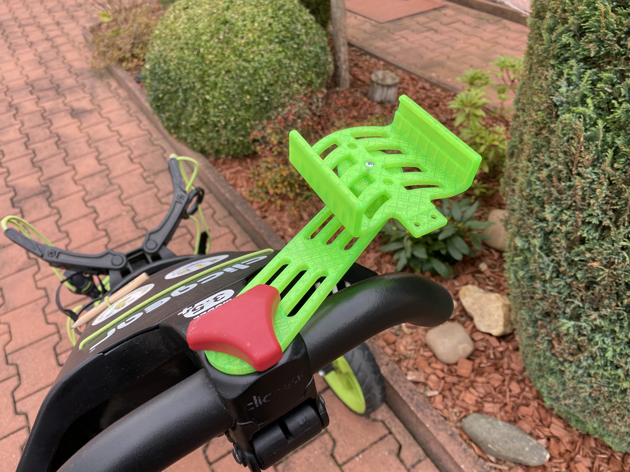 Phone holder for Clicgear golf trolley