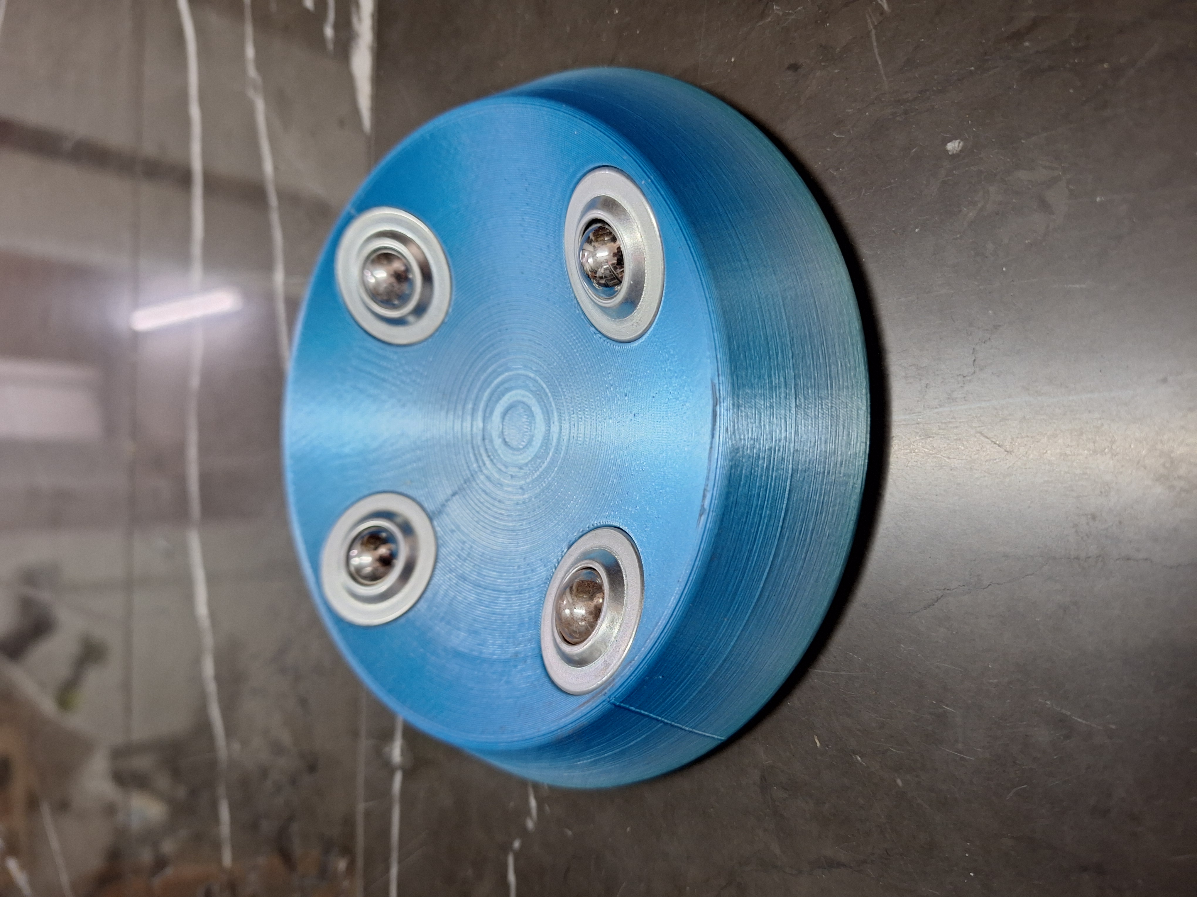 Bowling ball spin cup