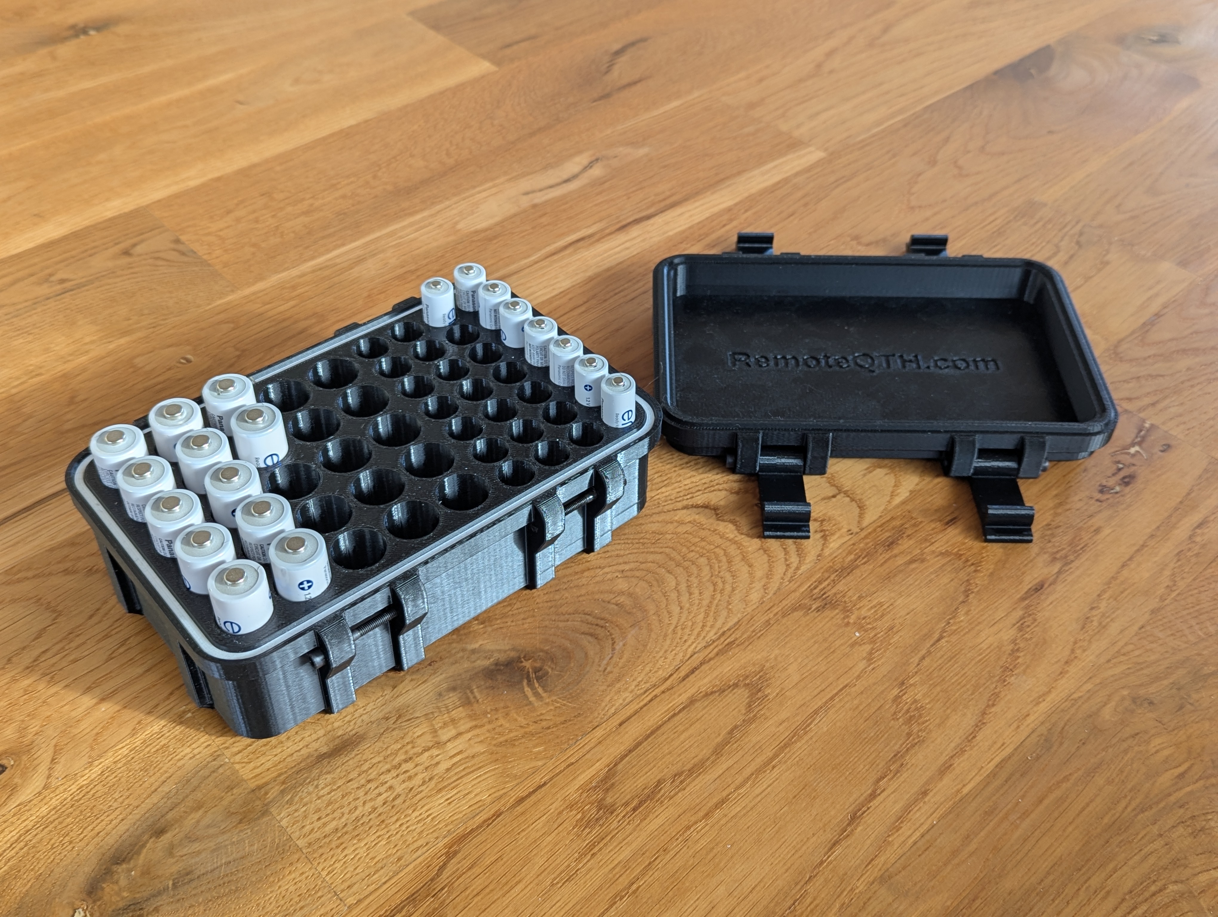 Waterproof Rugged Battery box AA/AAA