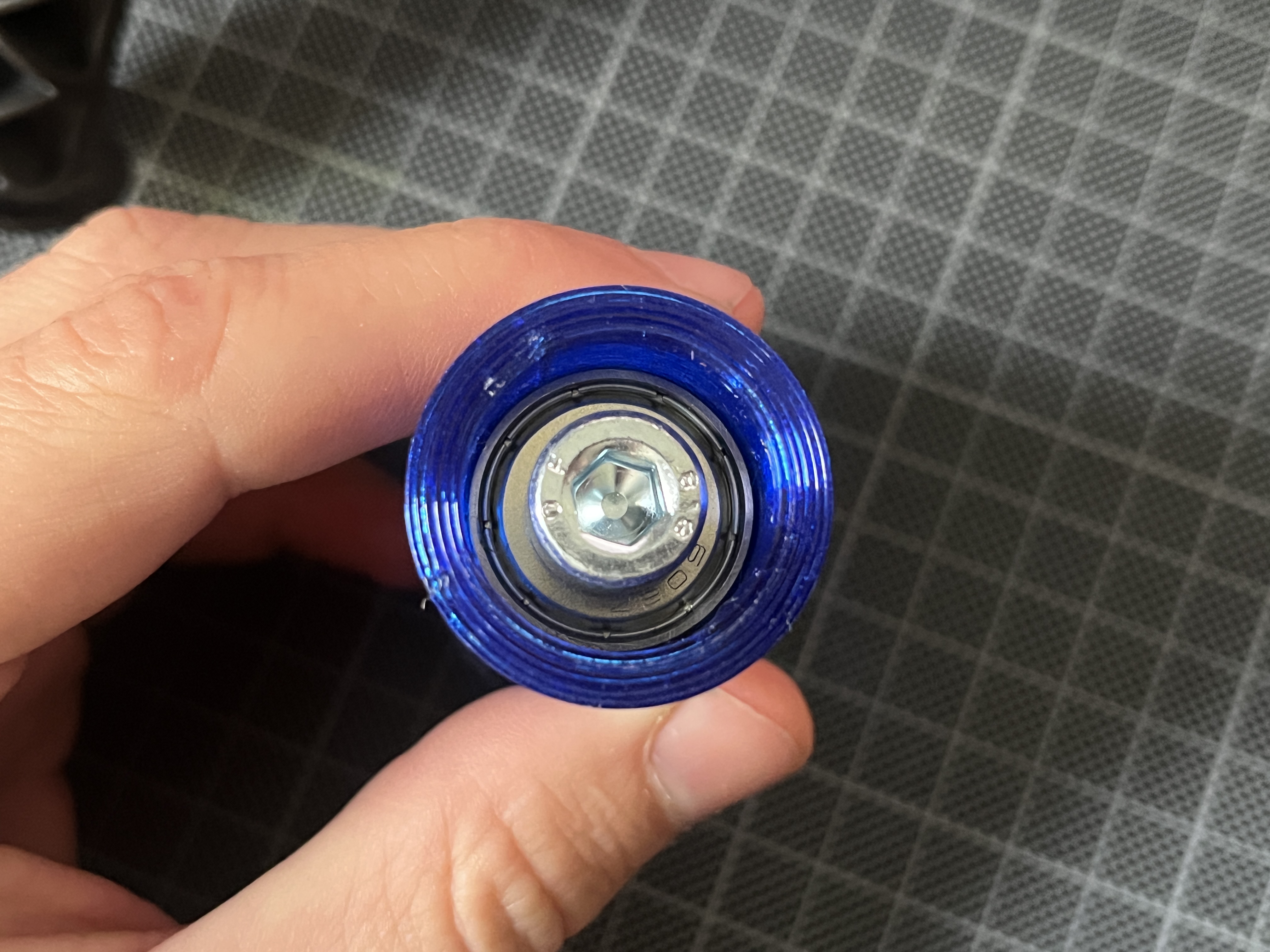 Spoolholder with ball bearings
