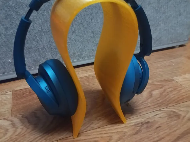 Headphone stand curved