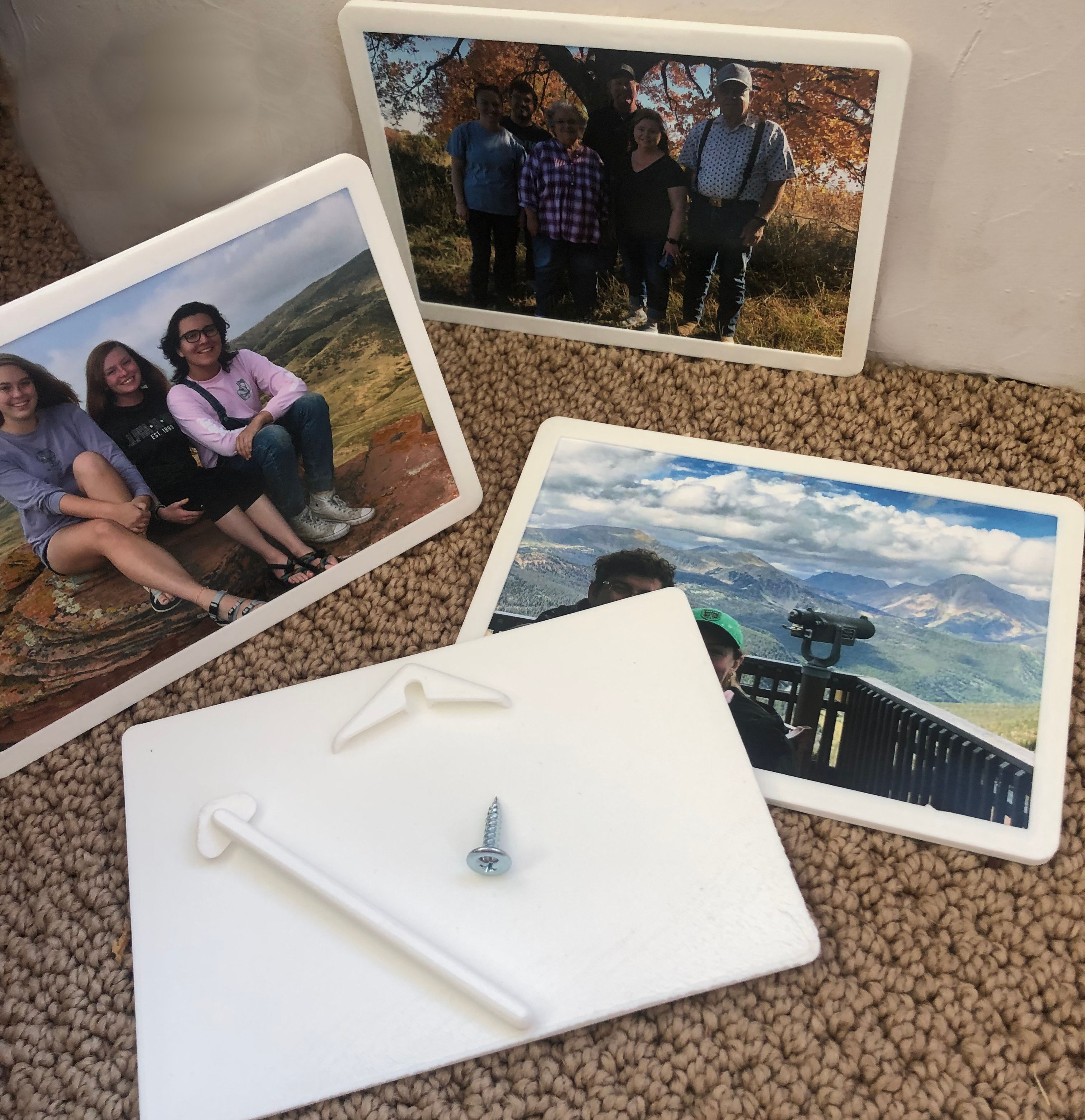 captured picture frame (OpenSCAD)