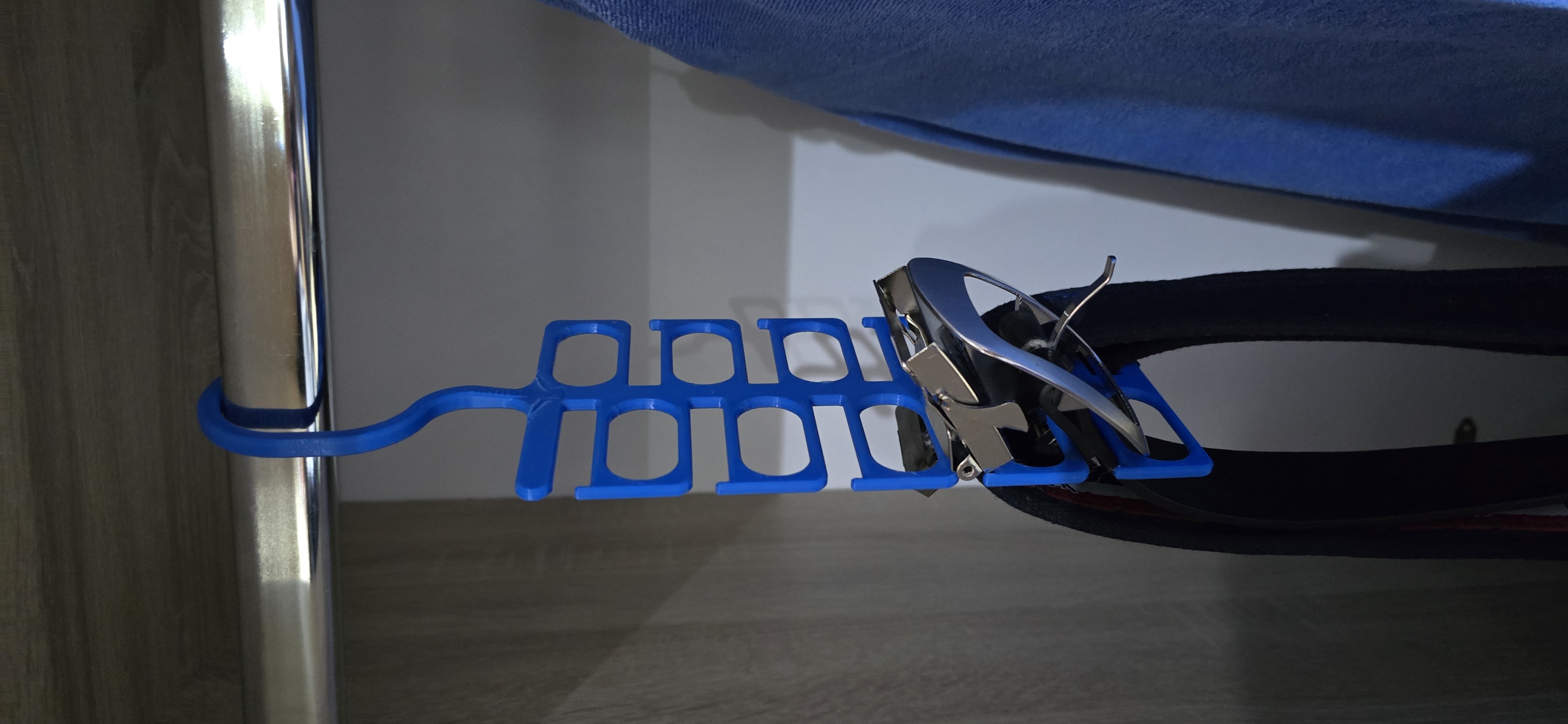 Belt hanger for 4-10 belts.