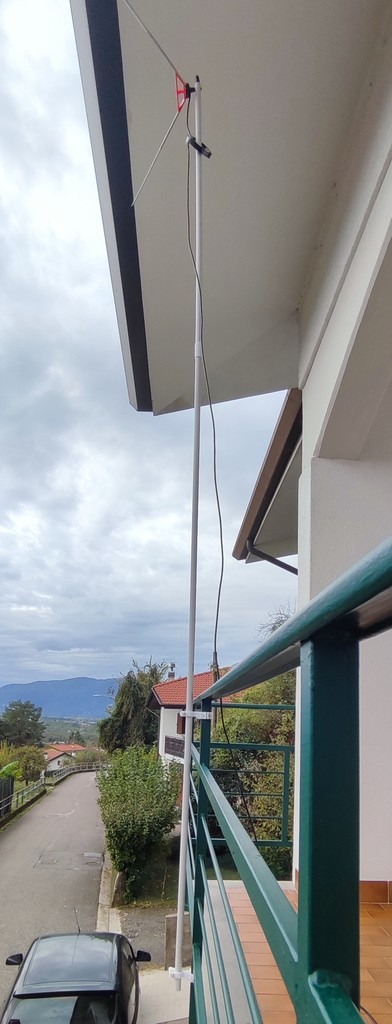 V dipole antenna mount