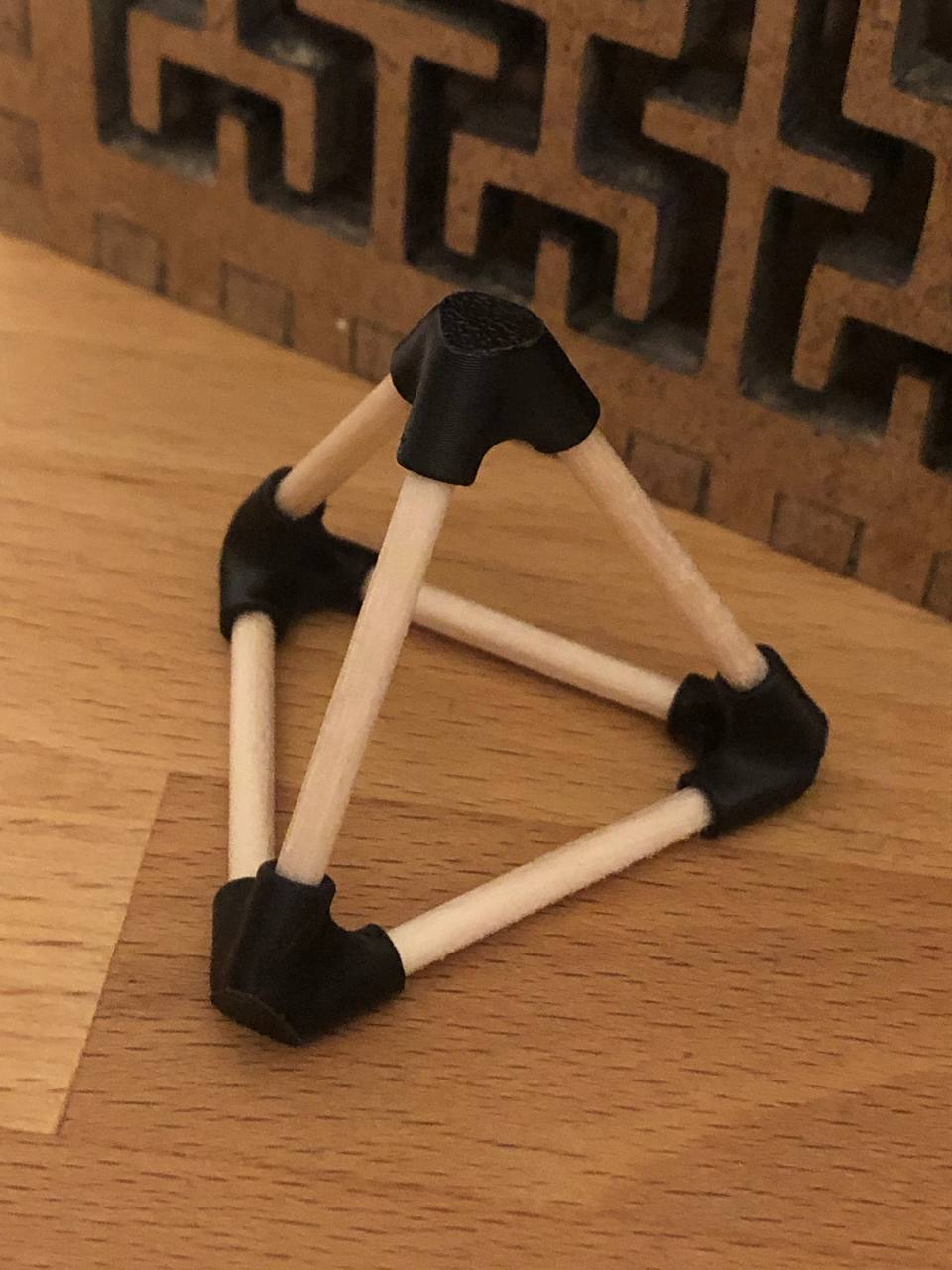 Wooden skewer Tetrahedron hub