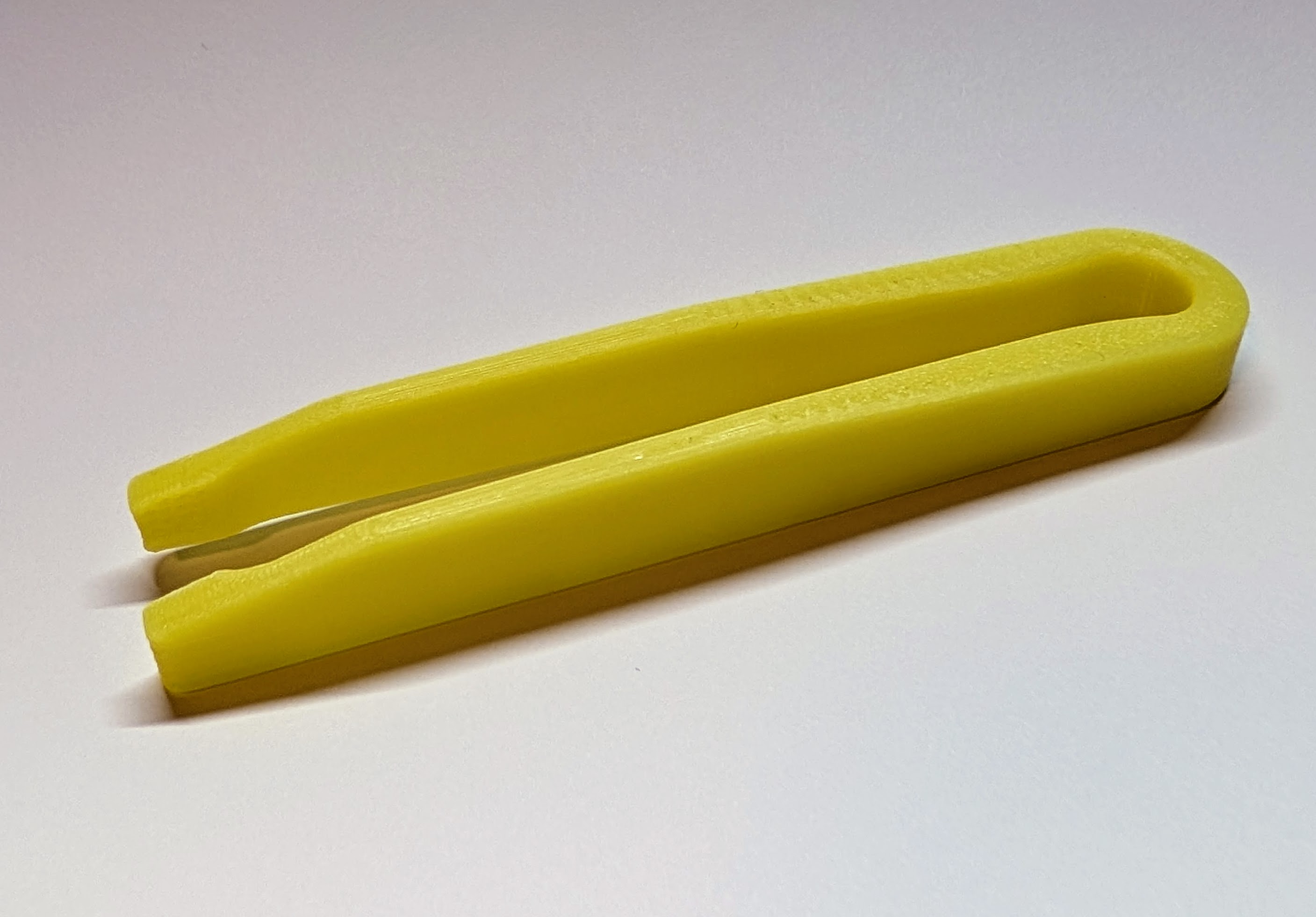 Sturdy tweezers for kids and adults
