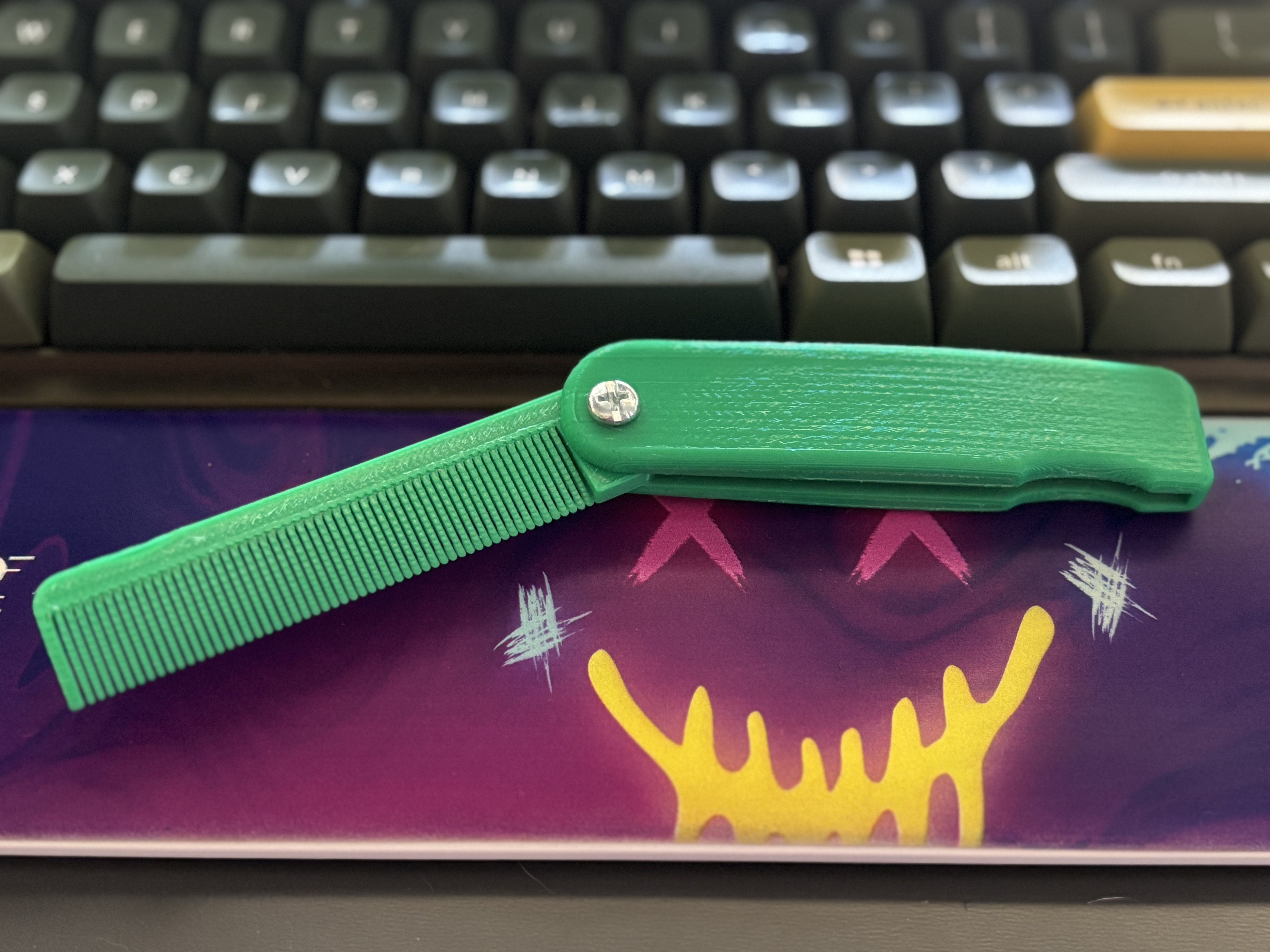 Folding Comb (With Screw) Remix