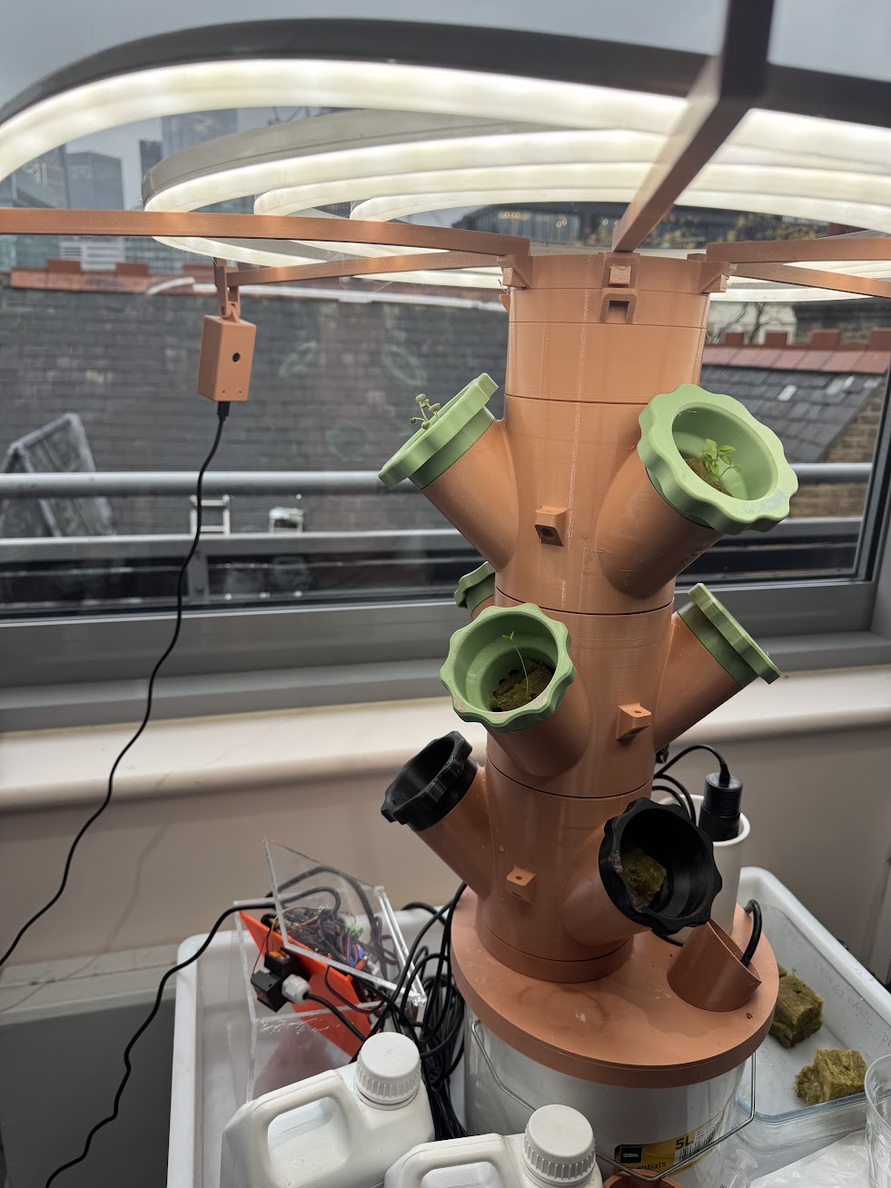 Hydroponic tower system - no pipe required. Fusion files included.