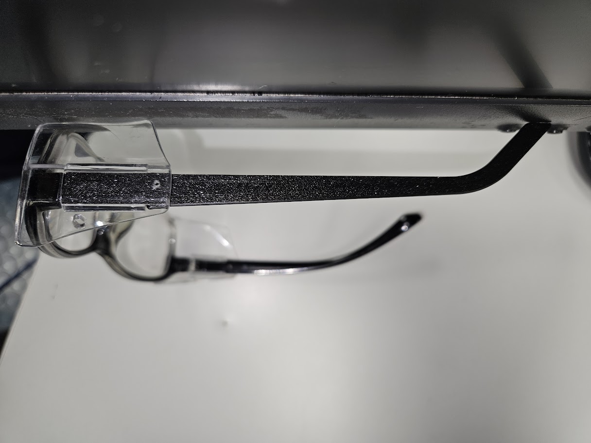 Safety glasses - Right temple