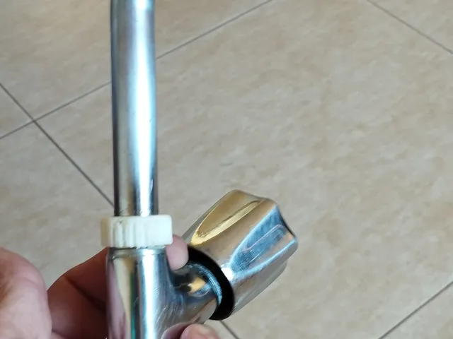 Porca de fixação de cano de torneira
