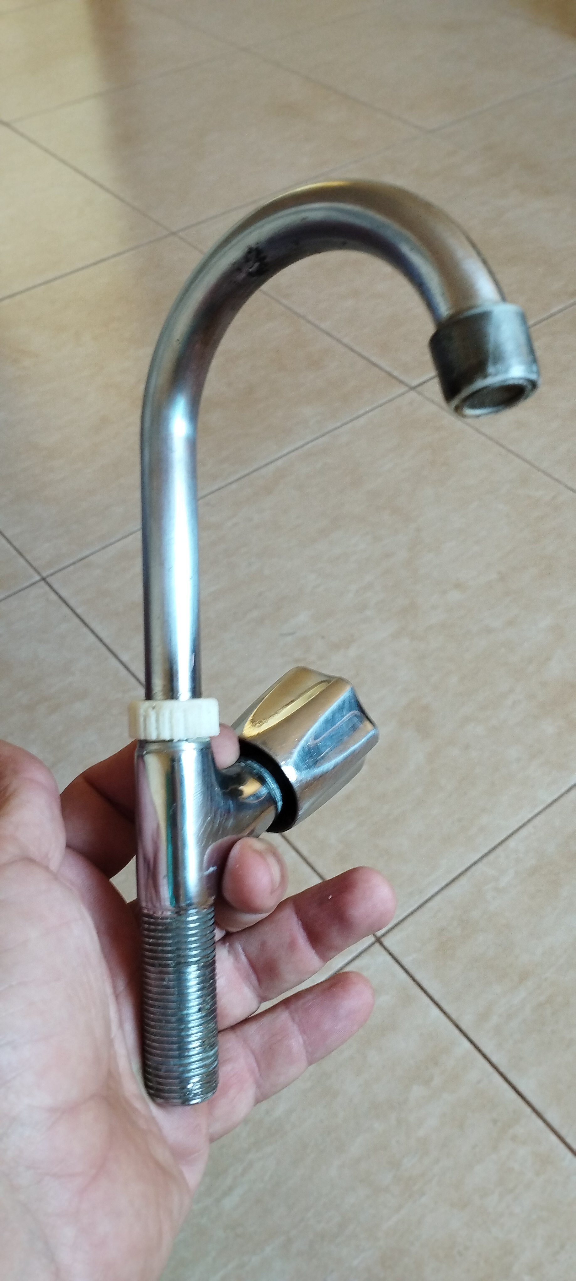 Porca de fixação de cano de torneira