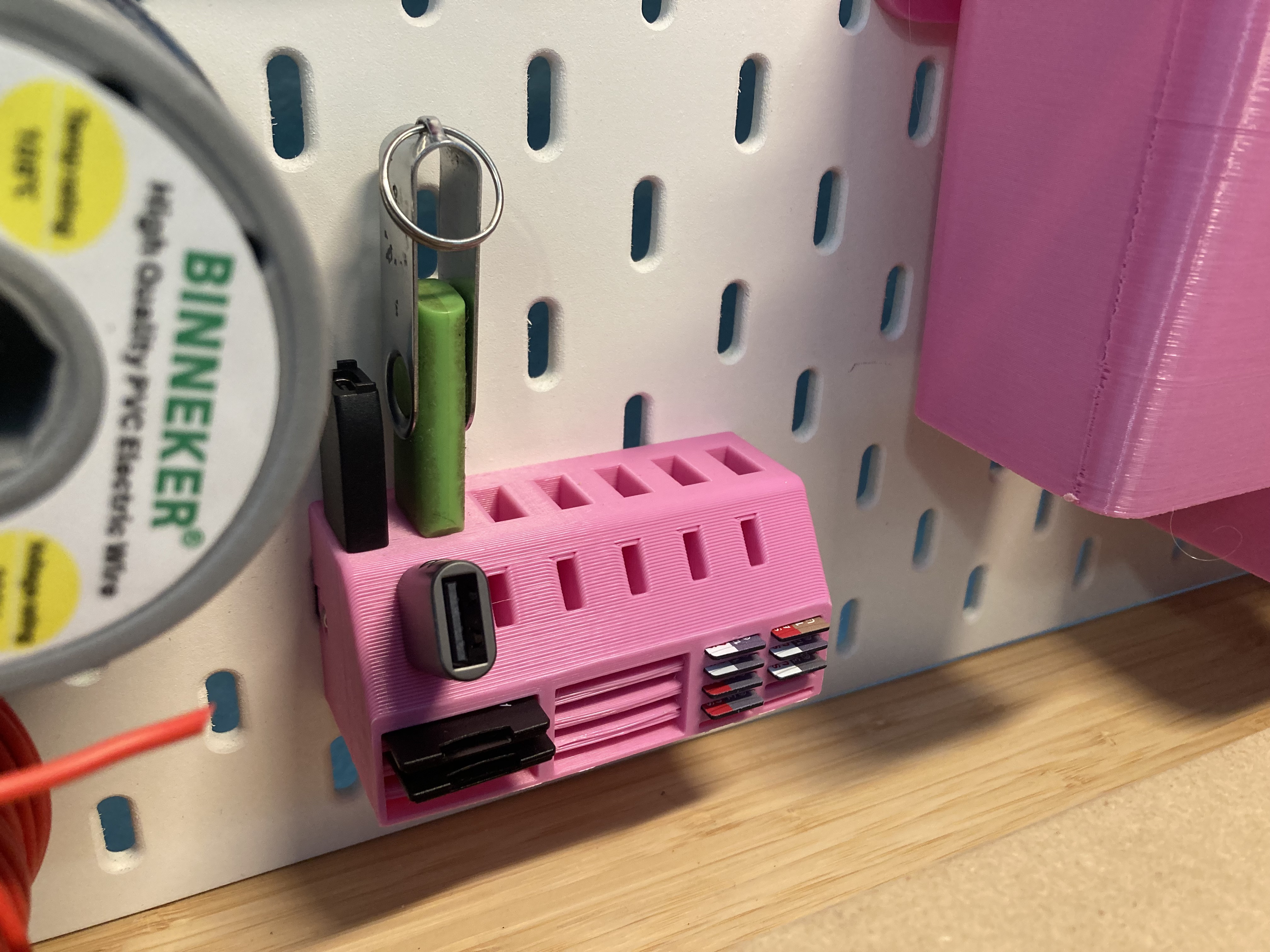 Skadis Flash Drive and SD Holder - USBC and Micro SD