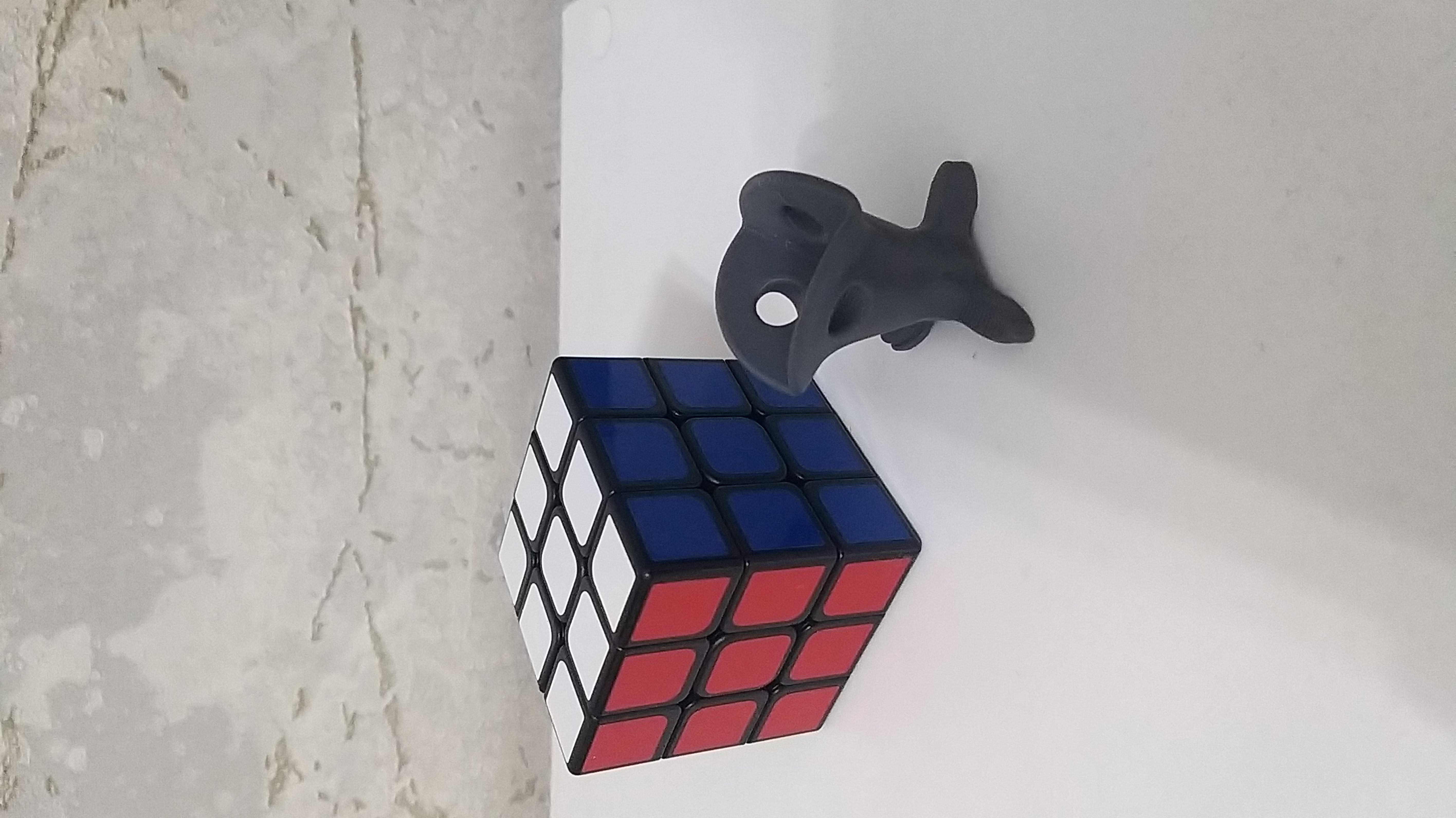 A small rubik's cube stand — miniatura 5