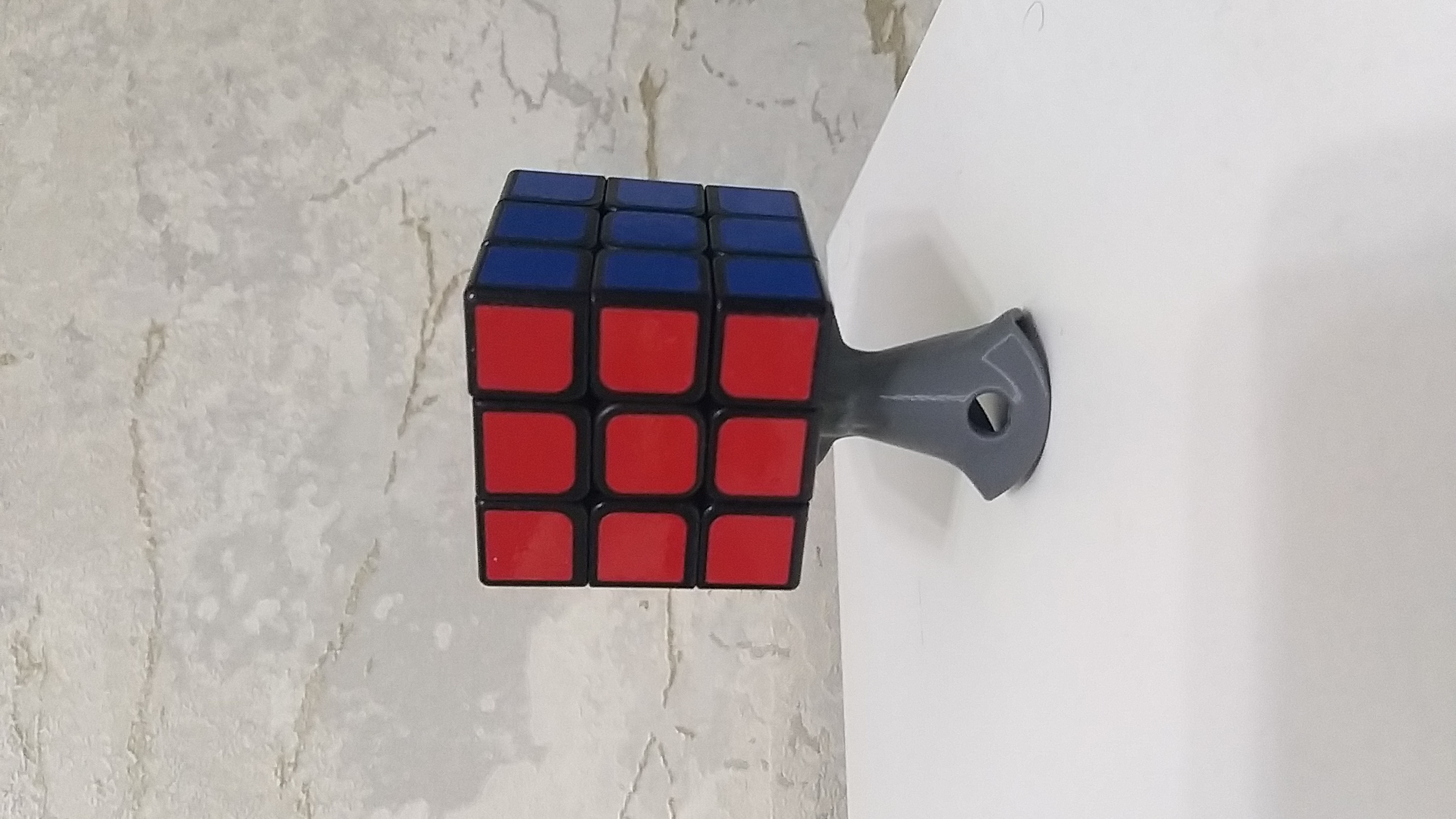 A small rubik's cube stand — miniatura 4